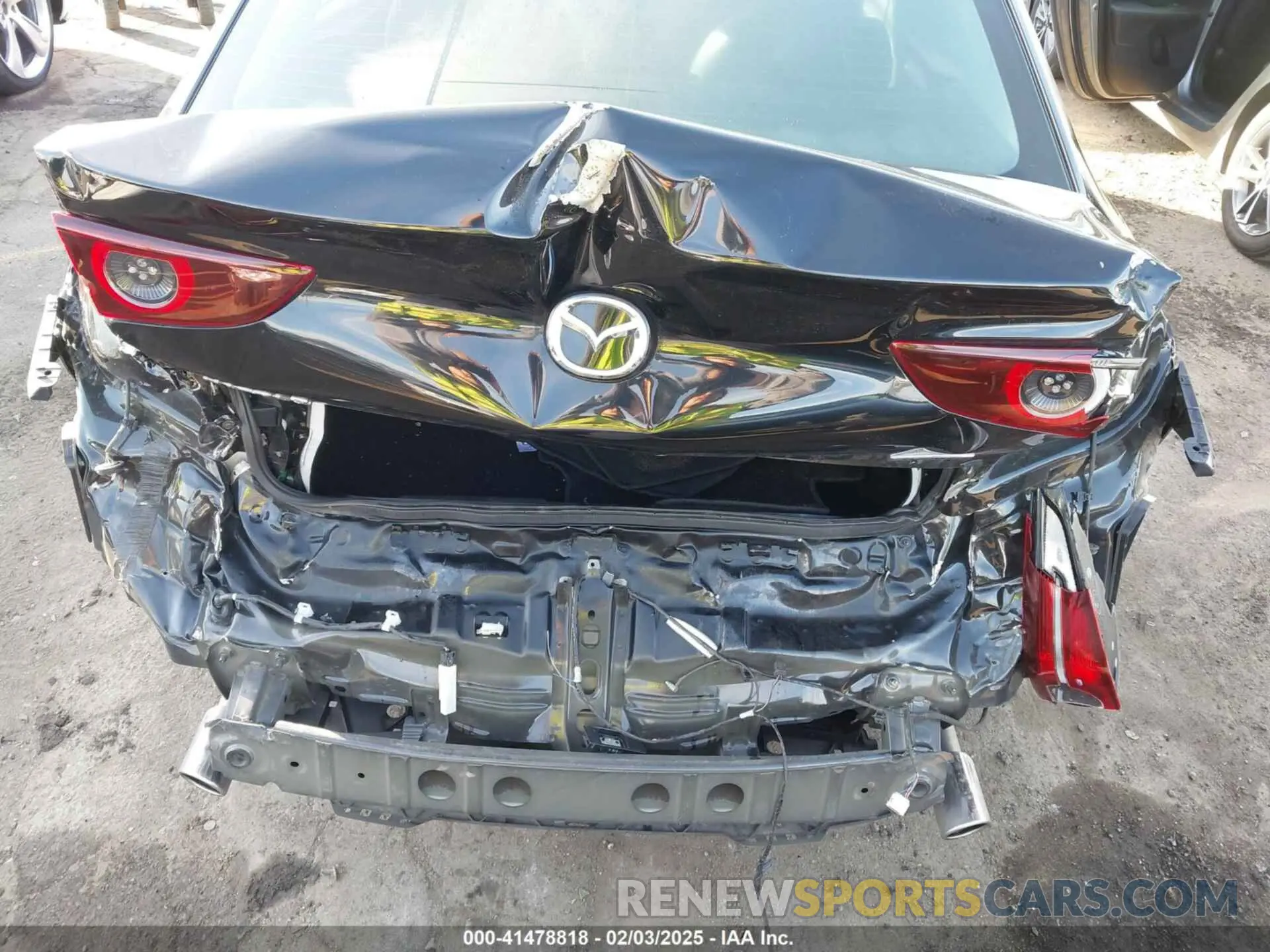 6 Photograph of a damaged car 3MZBPAEM2LM124405 MAZDA MAZDA3 2020