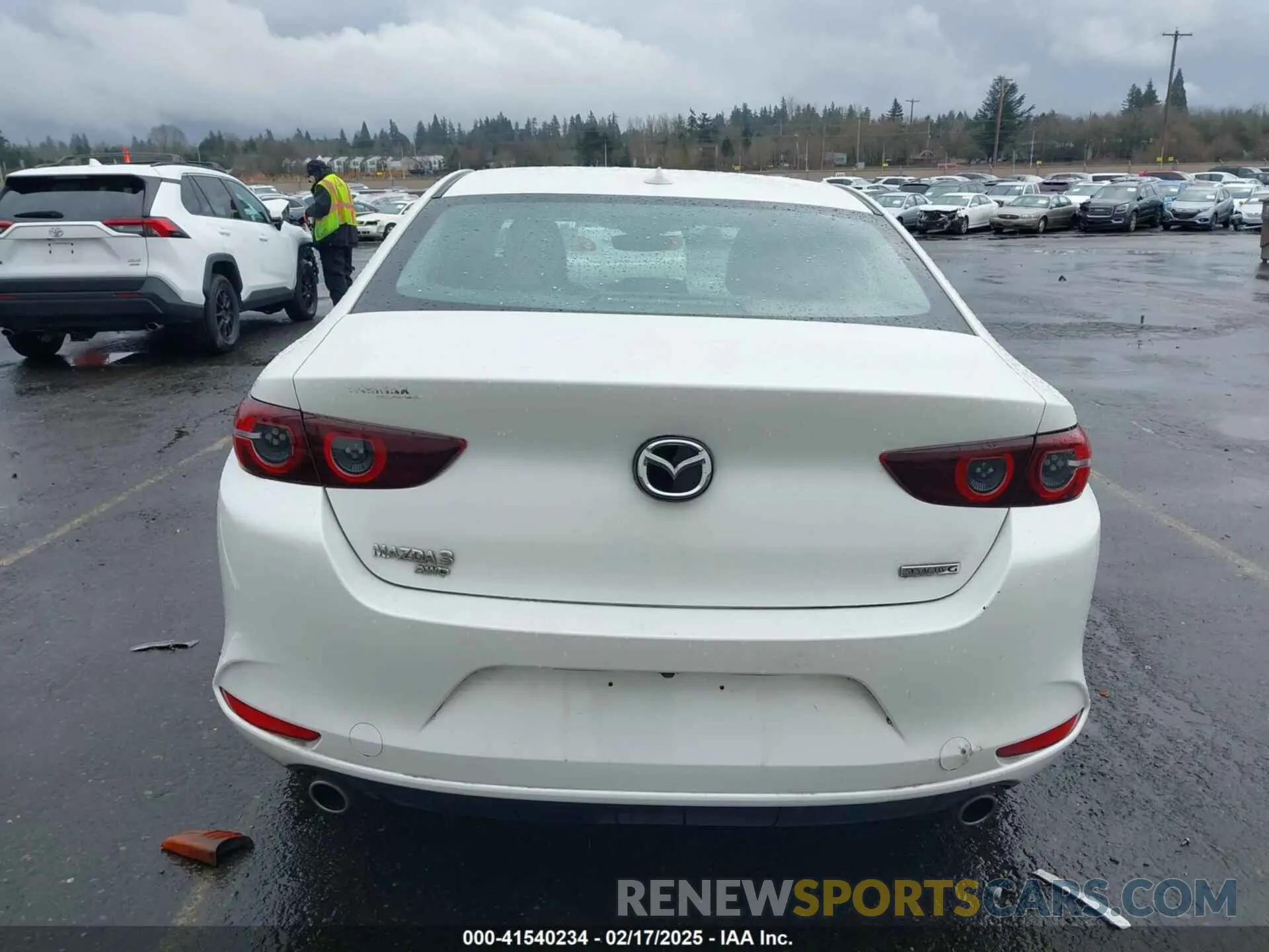 17 Photograph of a damaged car 3MZBPBEMXLM133357 MAZDA MAZDA3 2020