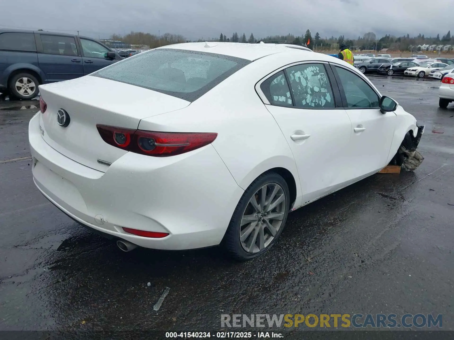 4 Photograph of a damaged car 3MZBPBEMXLM133357 MAZDA MAZDA3 2020
