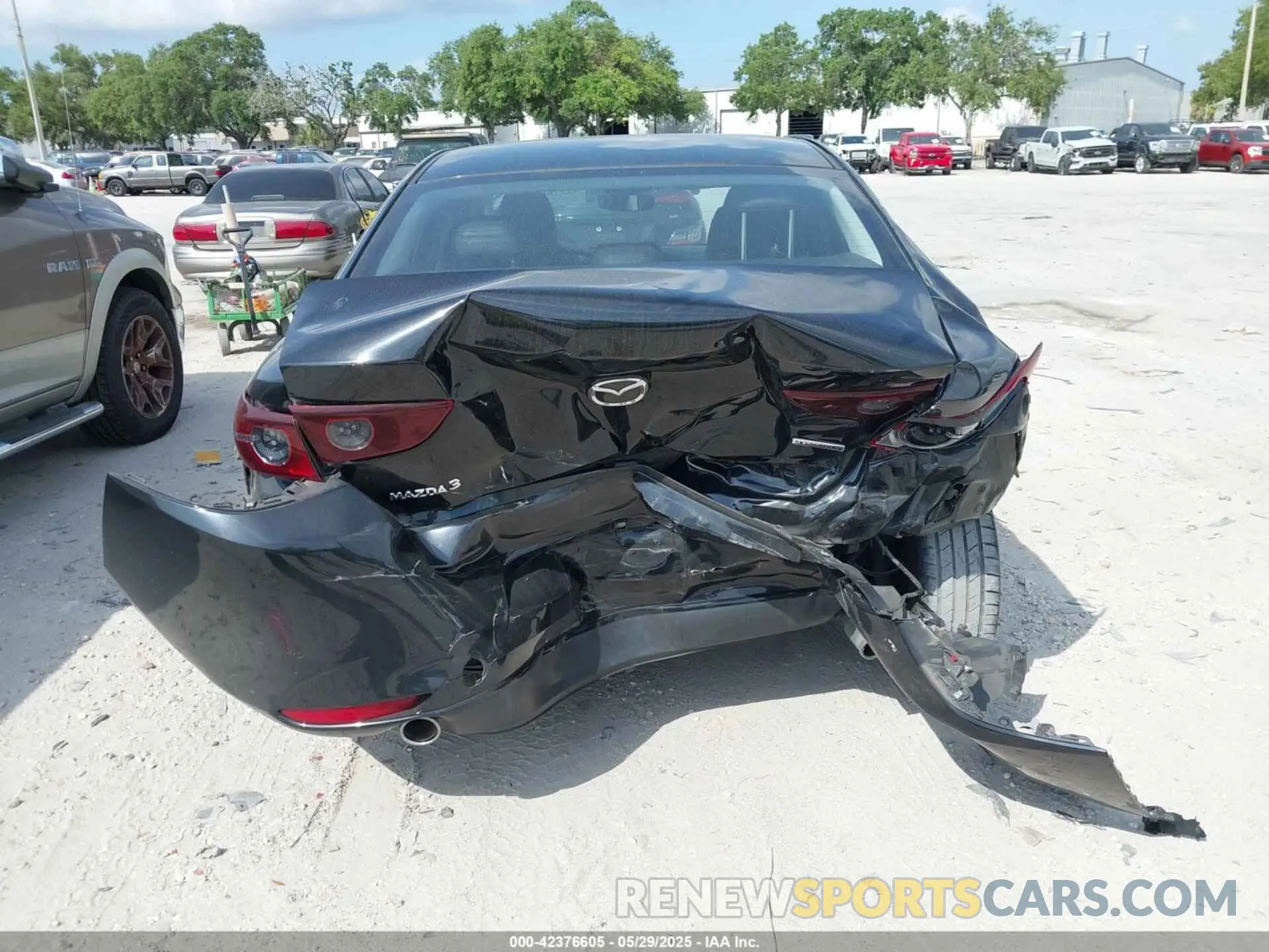 16 Photograph of a damaged car JM1BPACL0L1165481 MAZDA MAZDA3 2020