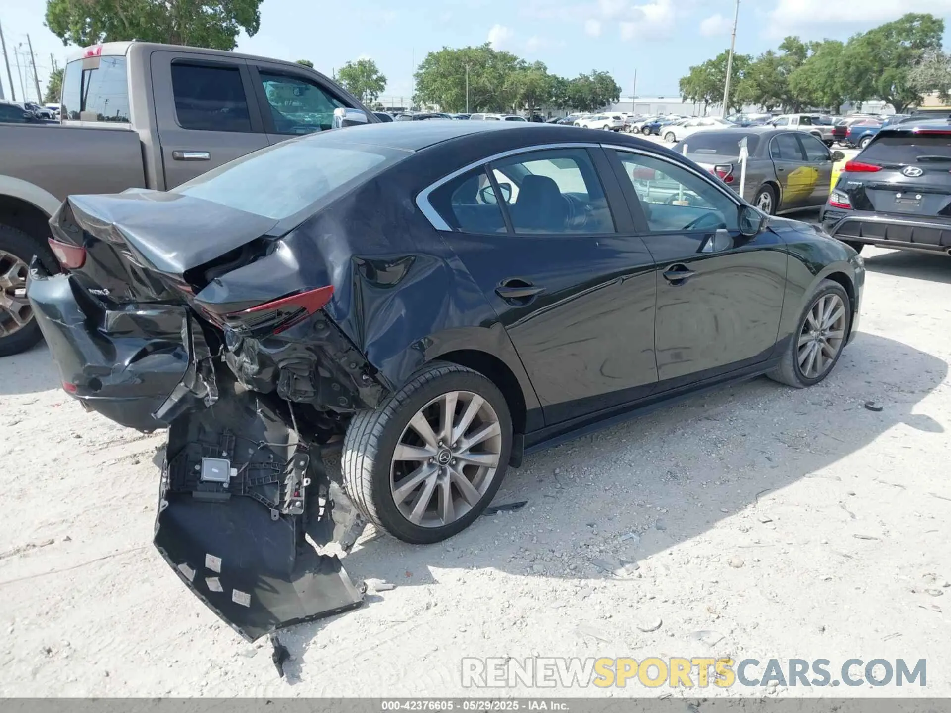 4 Photograph of a damaged car JM1BPACL0L1165481 MAZDA MAZDA3 2020