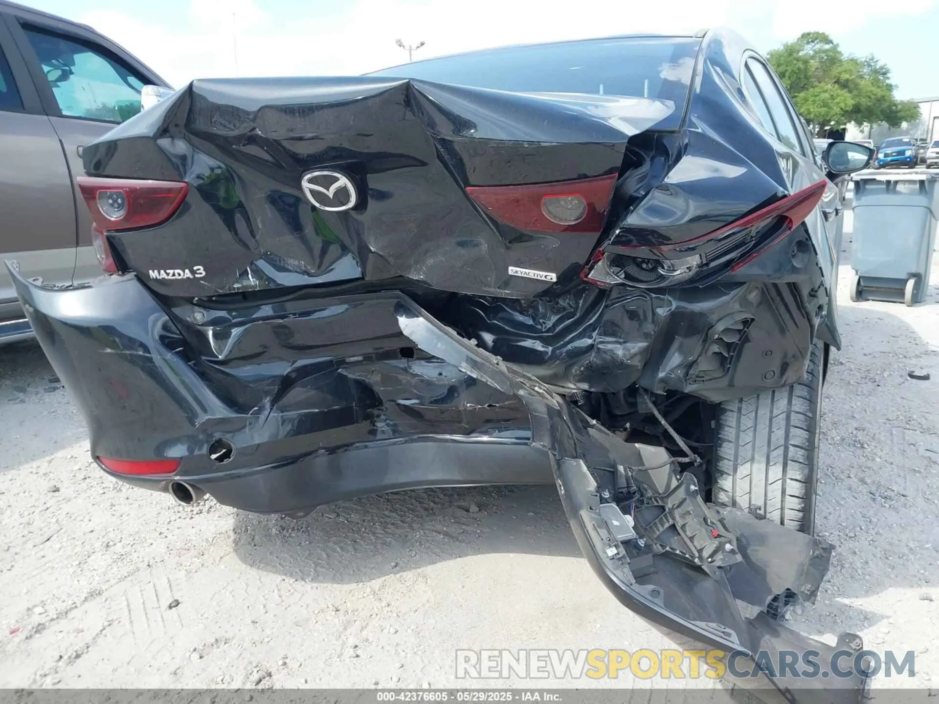 6 Photograph of a damaged car JM1BPACL0L1165481 MAZDA MAZDA3 2020