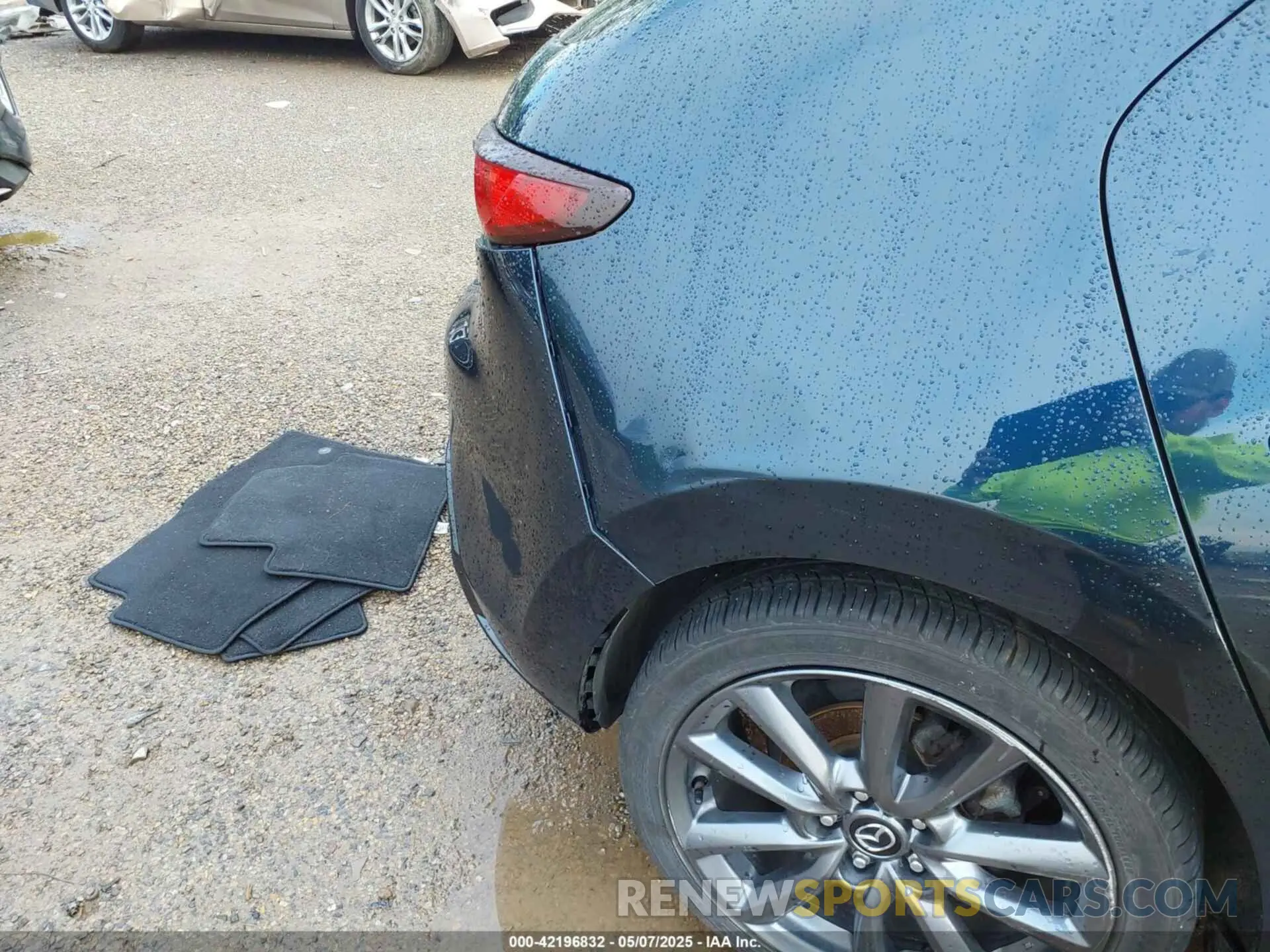 19 Photograph of a damaged car JM1BPALM1L1158967 MAZDA MAZDA3 2020