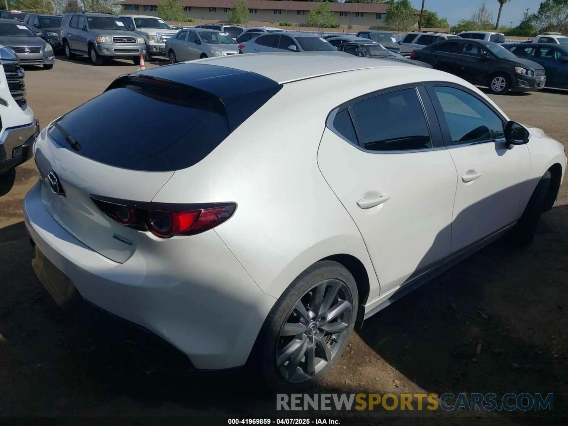 4 Photograph of a damaged car JM1BPALM1L1173422 MAZDA MAZDA3 2020