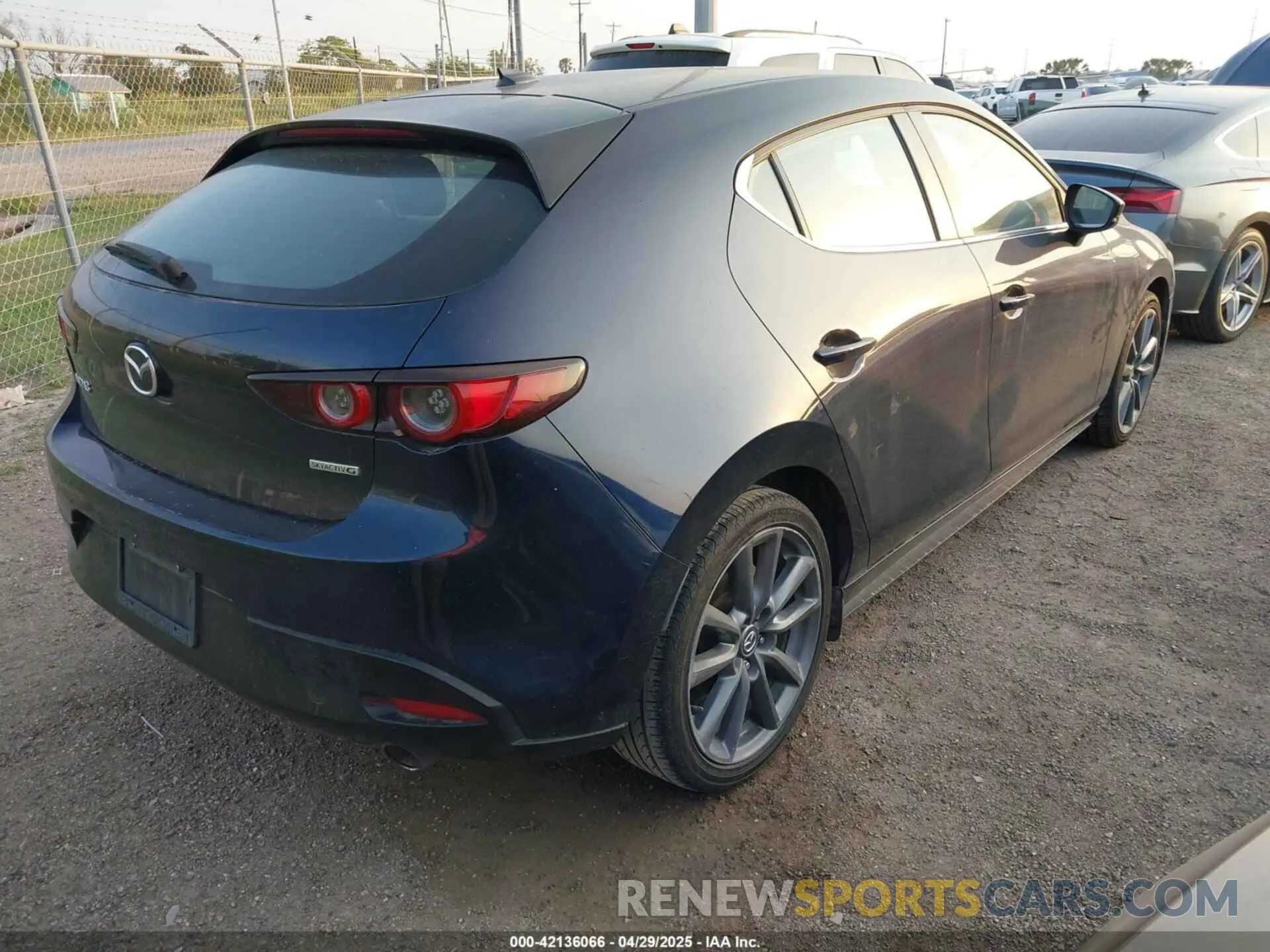 4 Photograph of a damaged car JM1BPAMM9L1167012 MAZDA MAZDA3 2020