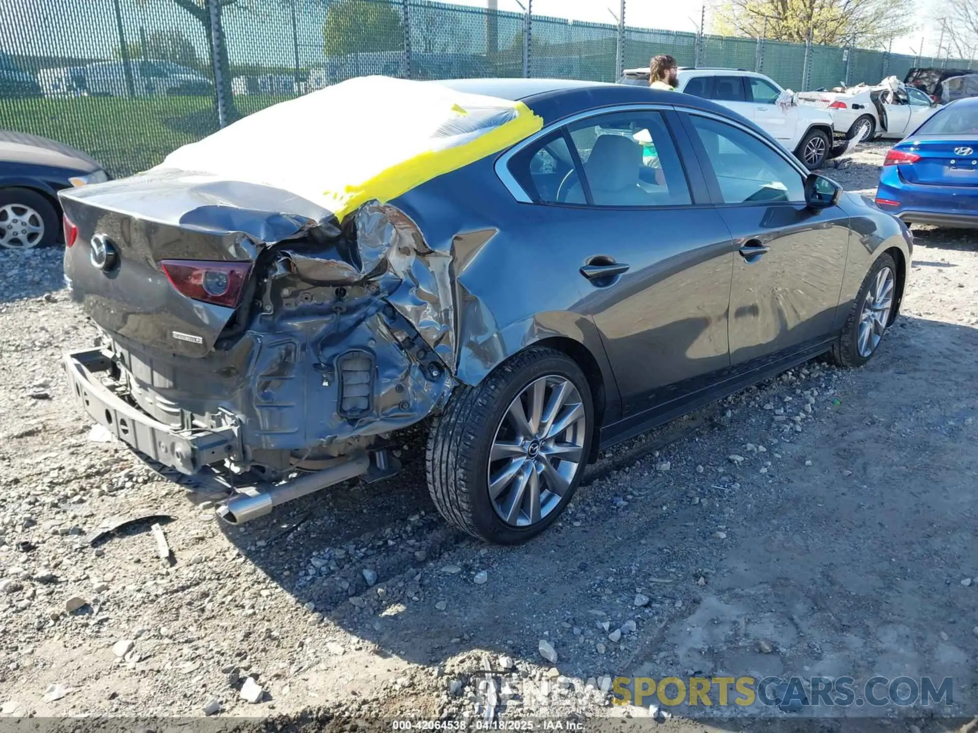 4 Photograph of a damaged car JM1BPBDM6L1167443 MAZDA MAZDA3 2020