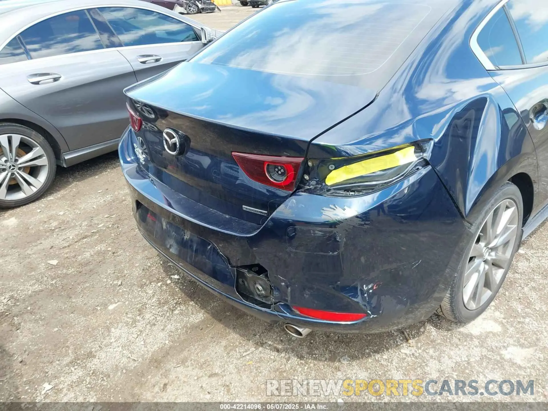 12 Photograph of a damaged car JM1BPBEM2L1163307 MAZDA MAZDA3 2020