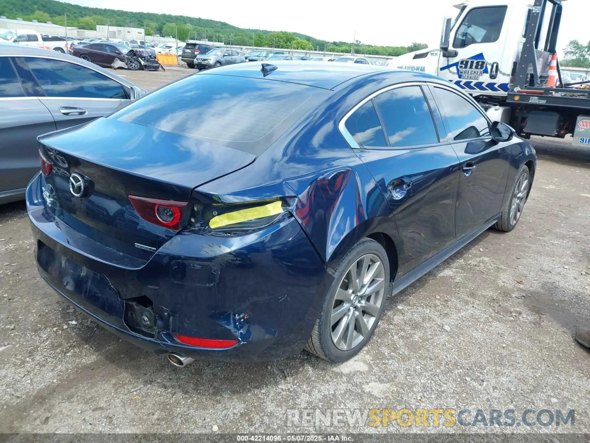 18 Photograph of a damaged car JM1BPBEM2L1163307 MAZDA MAZDA3 2020