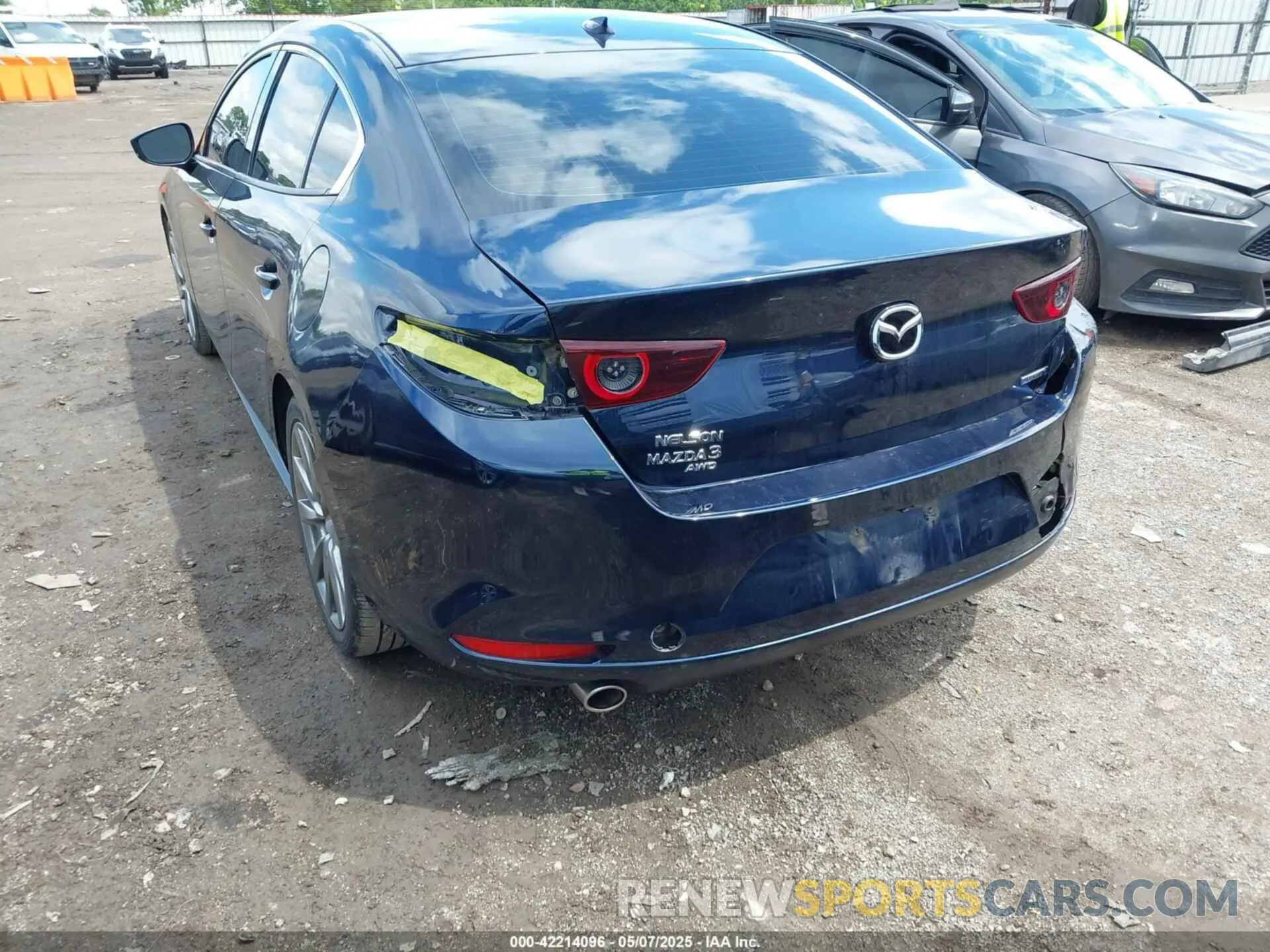 6 Photograph of a damaged car JM1BPBEM2L1163307 MAZDA MAZDA3 2020