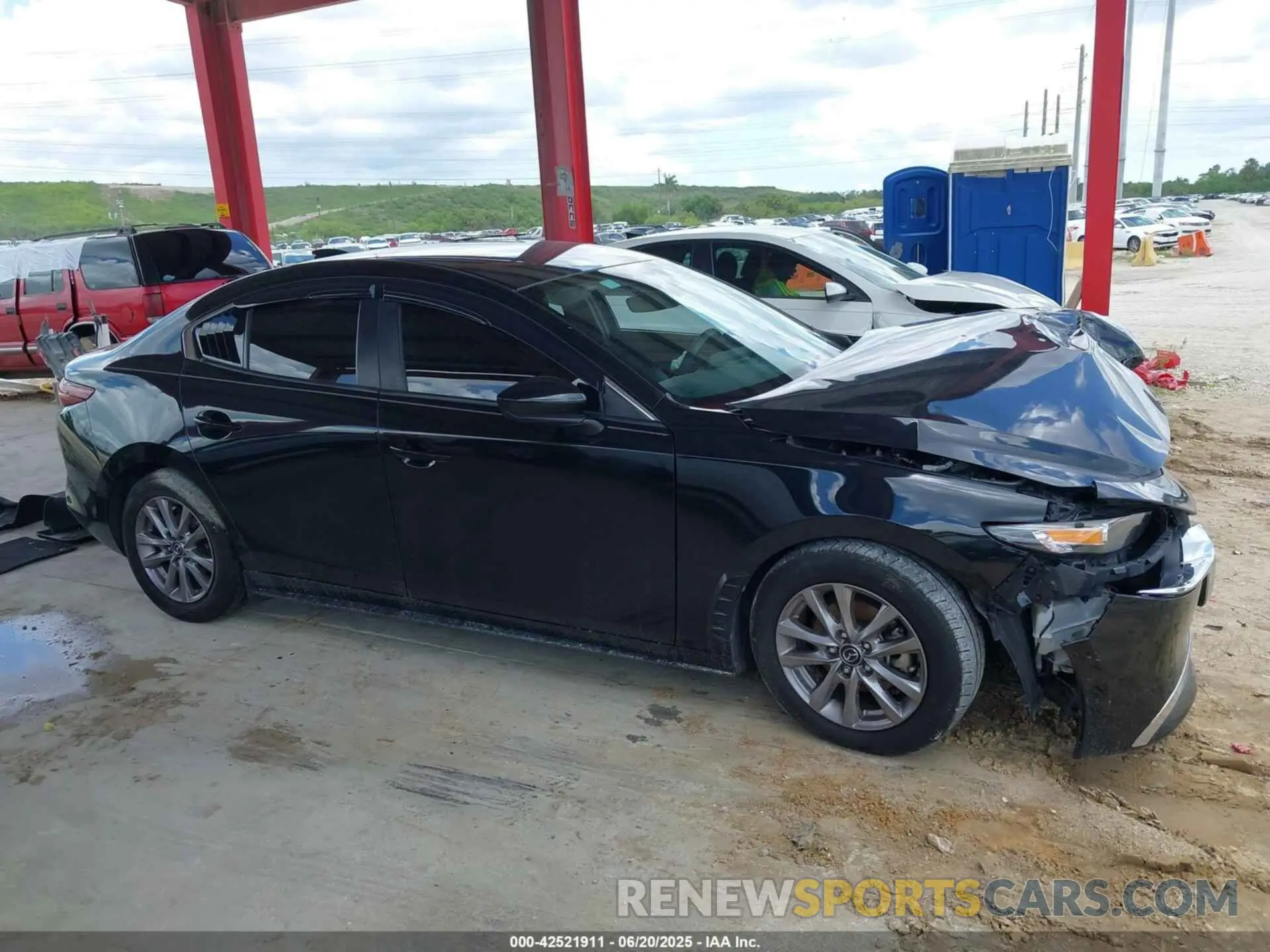 13 Photograph of a damaged car 3MZBPAAL3MM204570 MAZDA MAZDA3 2021