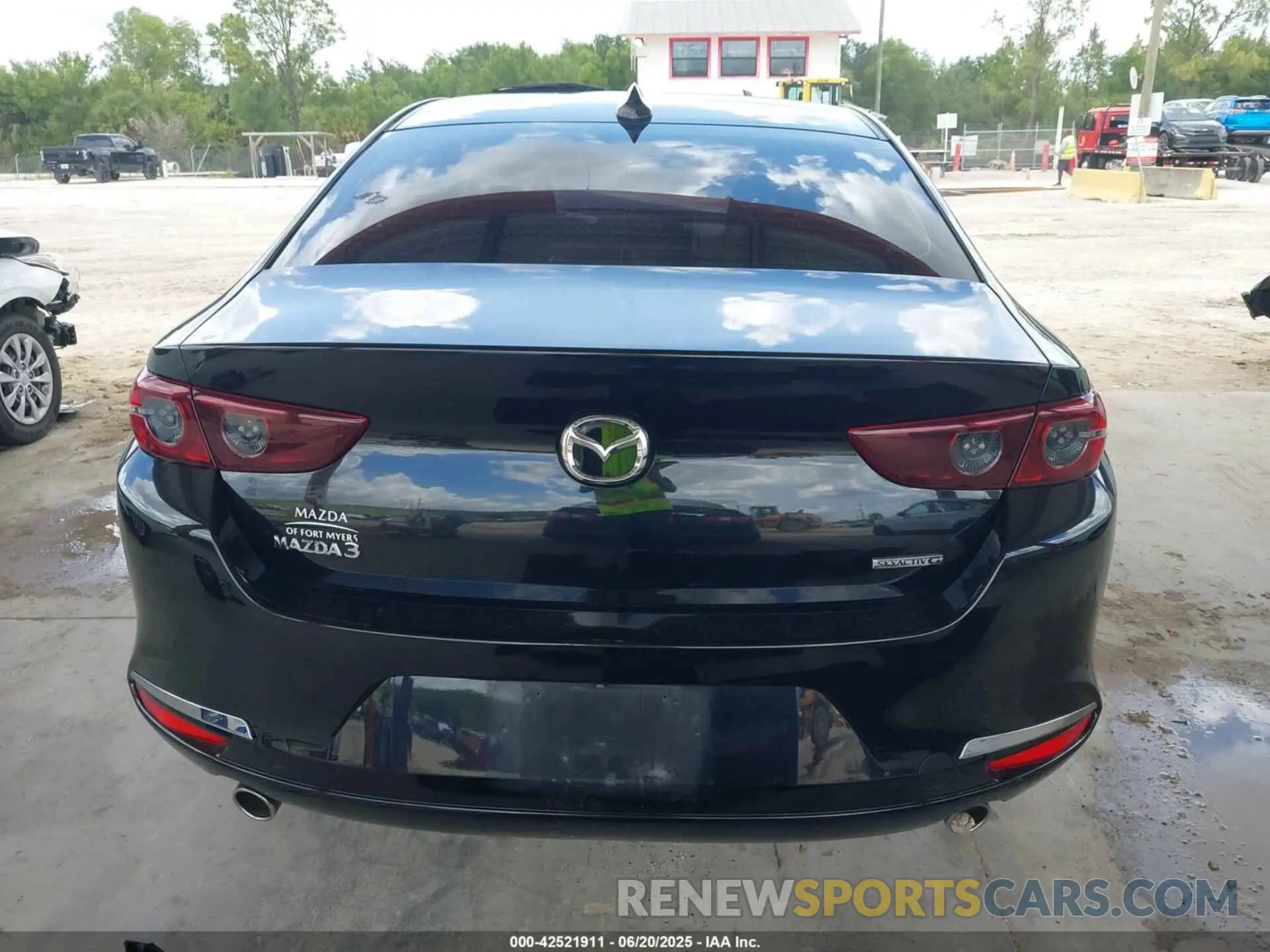 16 Photograph of a damaged car 3MZBPAAL3MM204570 MAZDA MAZDA3 2021