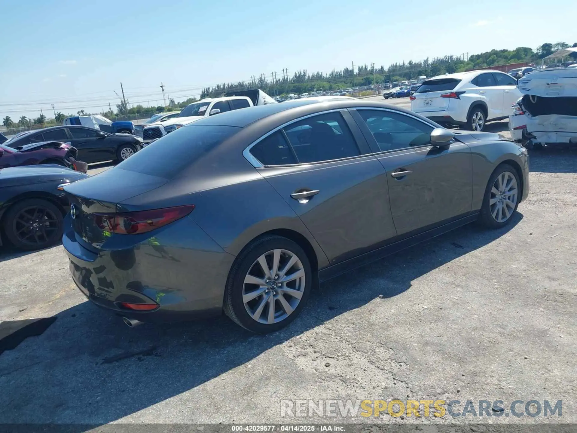 4 Photograph of a damaged car 3MZBPABL5MM252201 MAZDA MAZDA3 2021