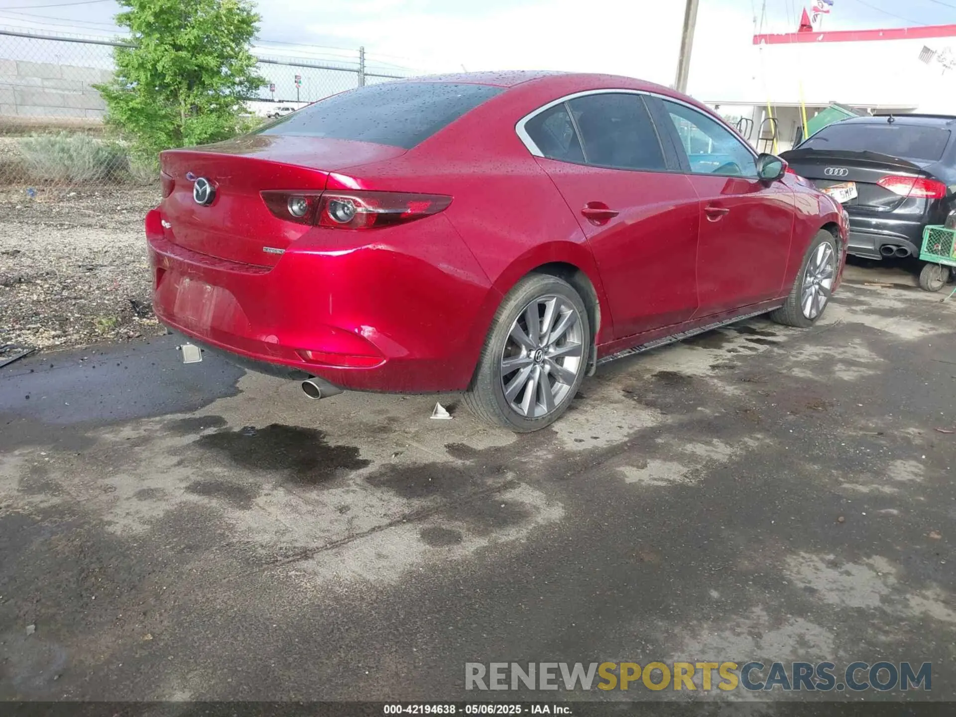 4 Photograph of a damaged car 3MZBPACL0MM252671 MAZDA MAZDA3 2021