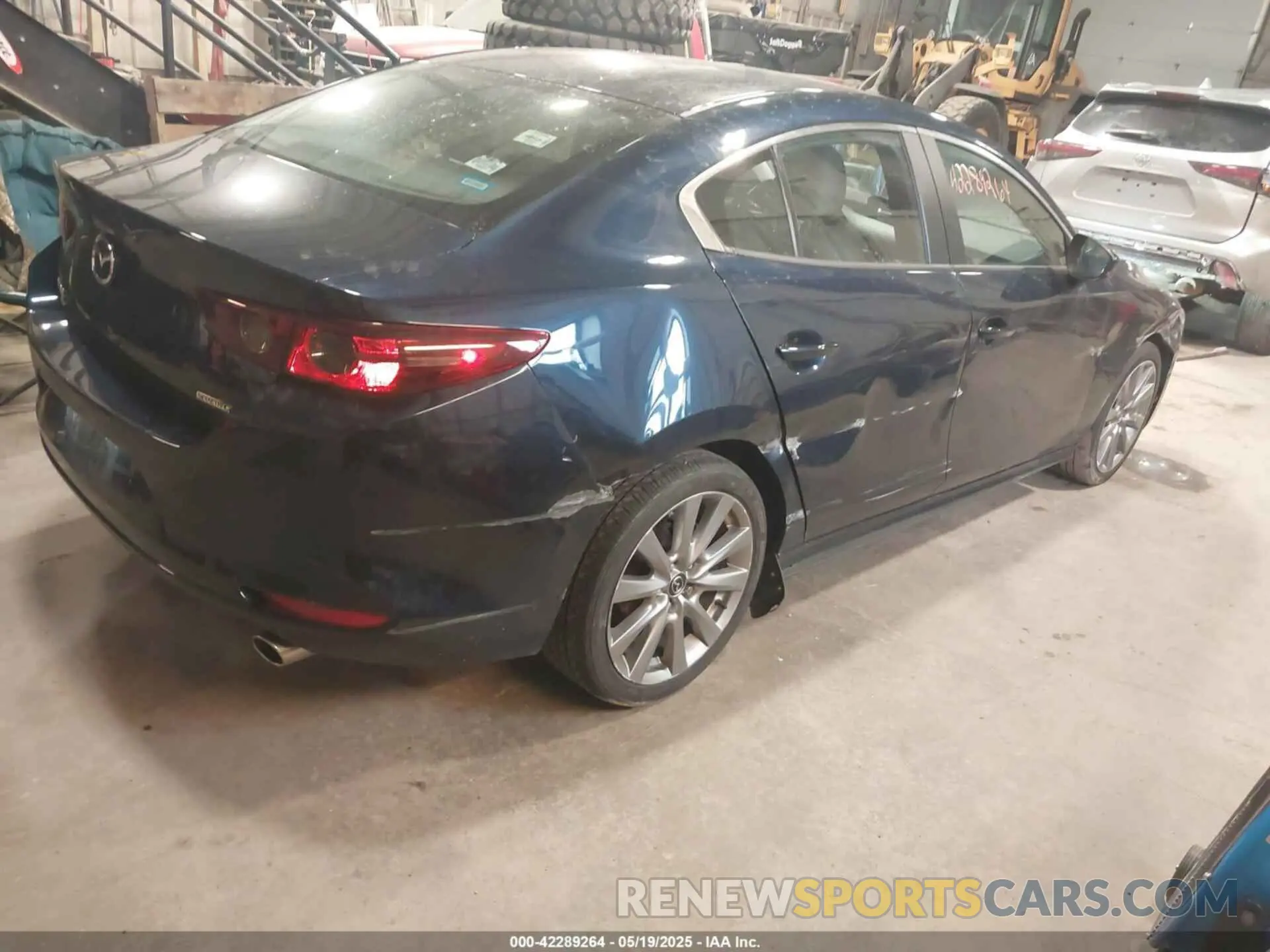 4 Photograph of a damaged car 3MZBPBCLXMM251212 MAZDA MAZDA3 2021