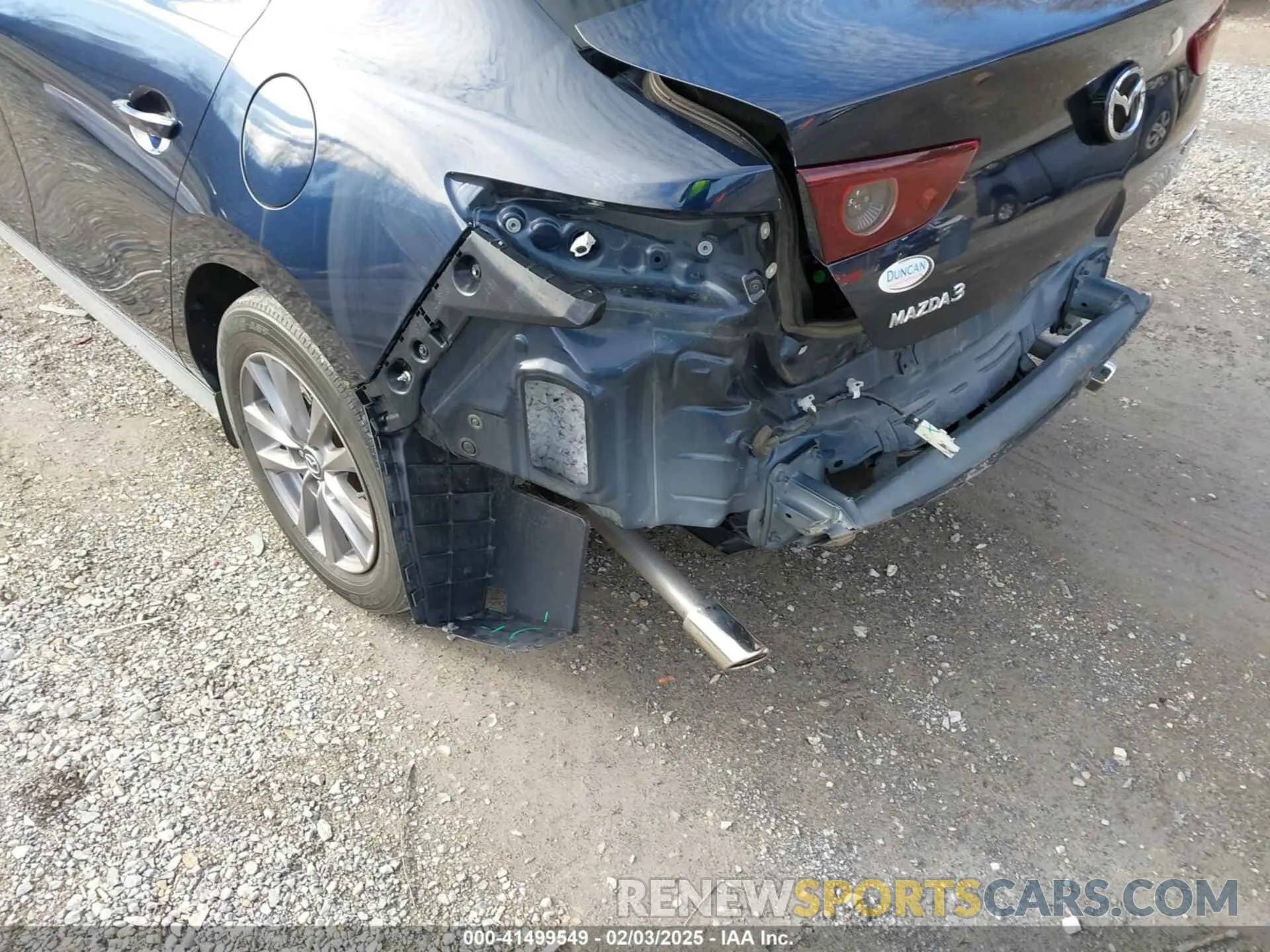 17 Photograph of a damaged car JM1BPAAL5M1344295 MAZDA MAZDA3 2021