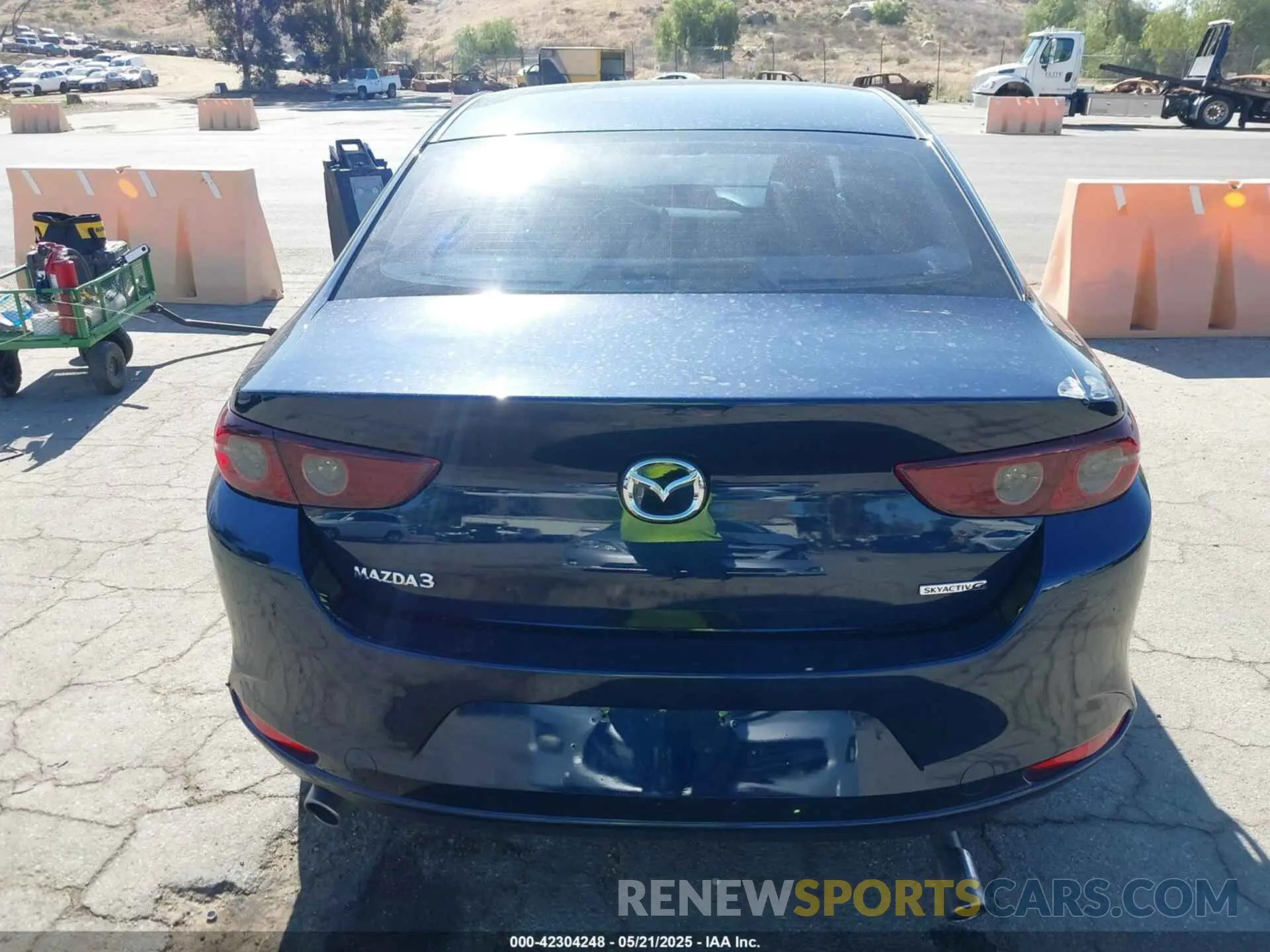 17 Photograph of a damaged car JM1BPAALXM1326956 MAZDA MAZDA3 2021