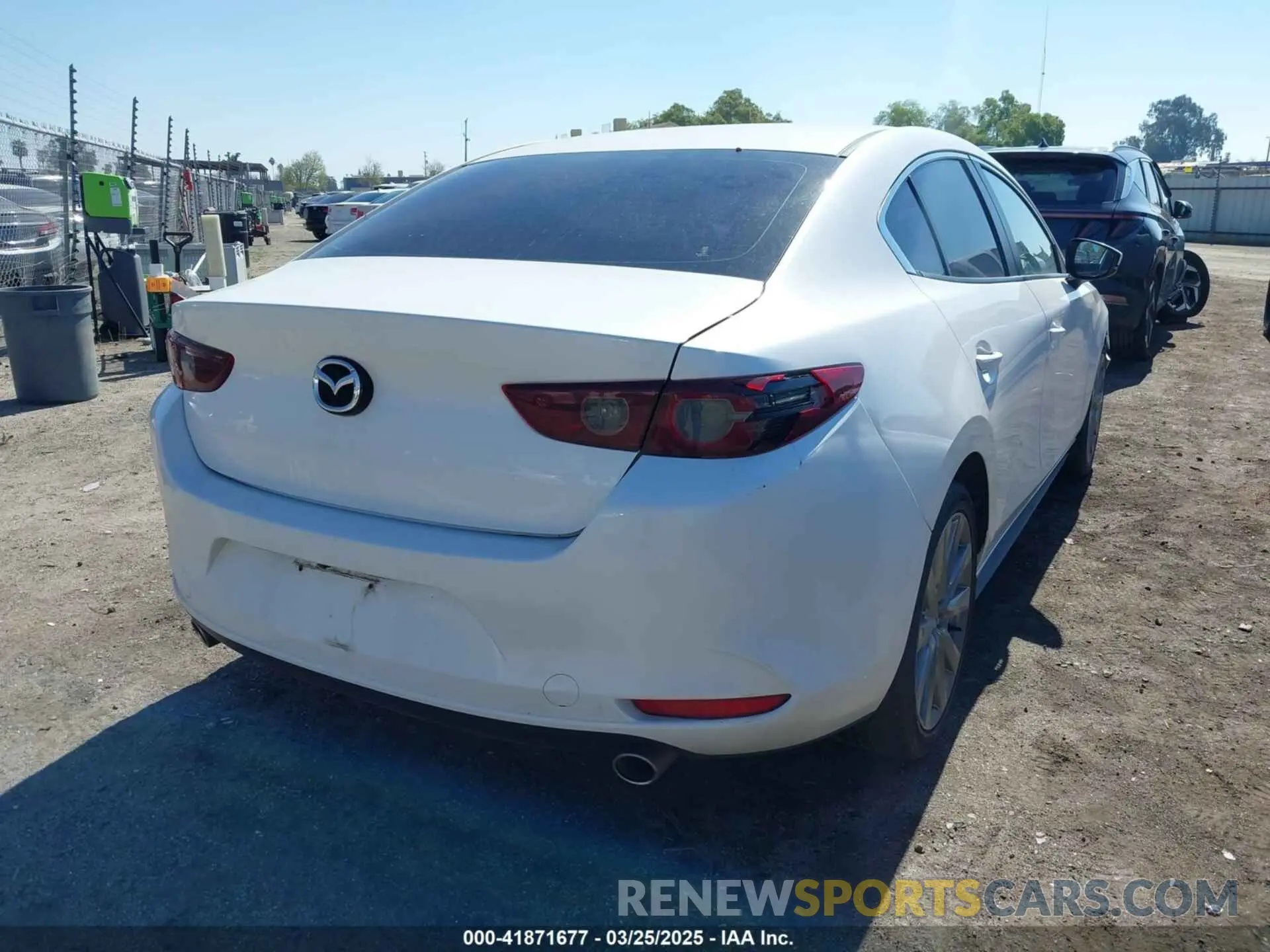 4 Photograph of a damaged car JM1BPABL7M1330705 MAZDA MAZDA3 2021