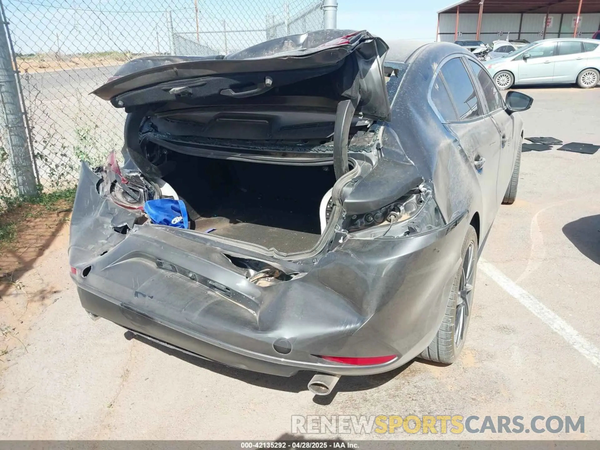 4 Photograph of a damaged car JM1BPABL7M1334057 MAZDA MAZDA3 2021
