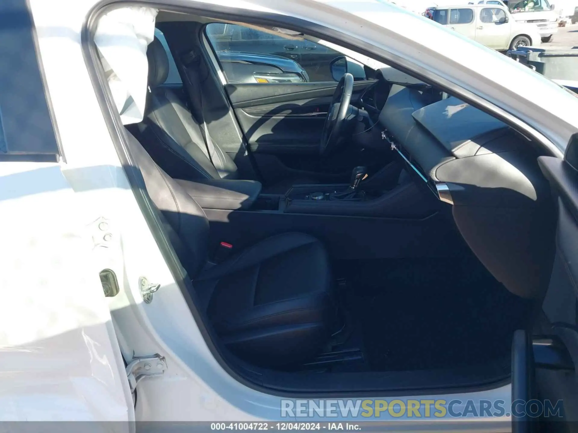 5 Photograph of a damaged car JM1BPACL1M1318242 MAZDA MAZDA3 2021
