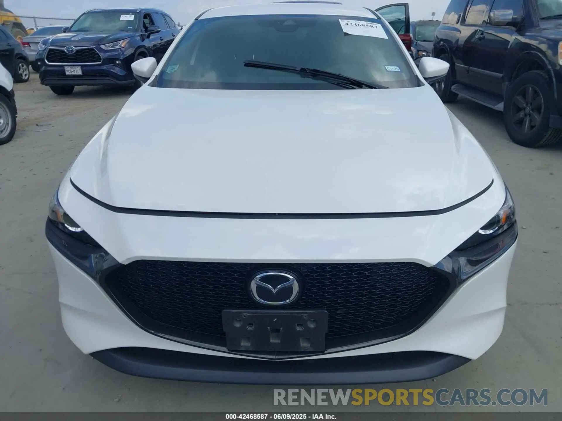 12 Photograph of a damaged car JM1BPAKL9M1306969 MAZDA MAZDA3 2021
