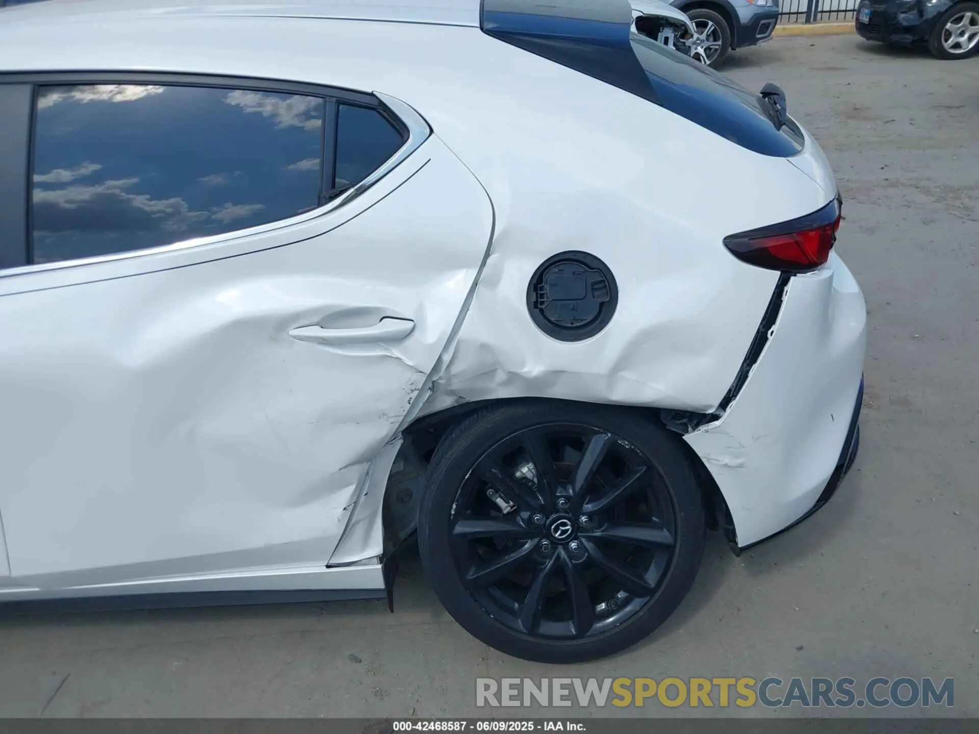6 Photograph of a damaged car JM1BPAKL9M1306969 MAZDA MAZDA3 2021