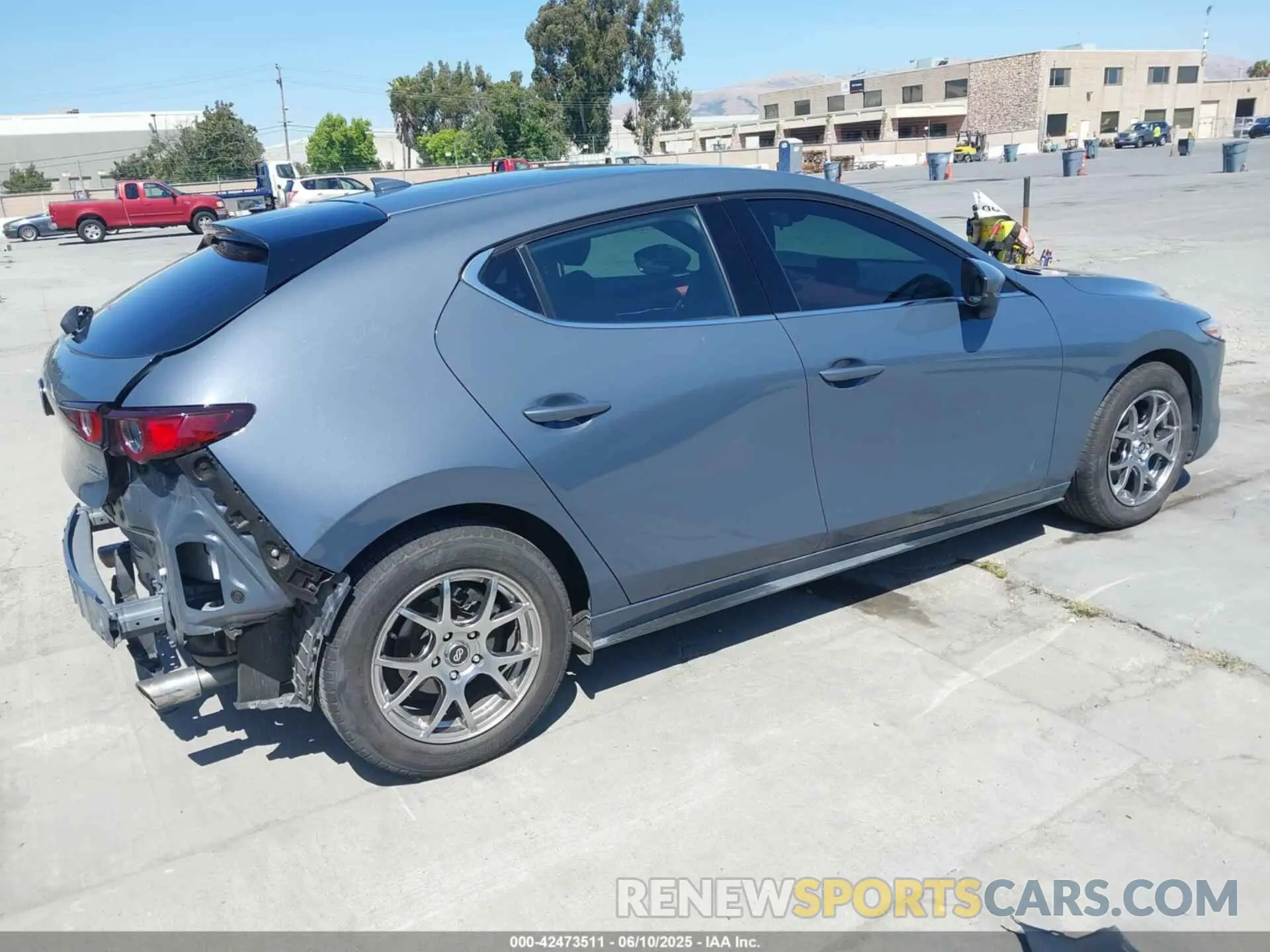 4 Photograph of a damaged car JM1BPAML0M1348671 MAZDA MAZDA3 2021