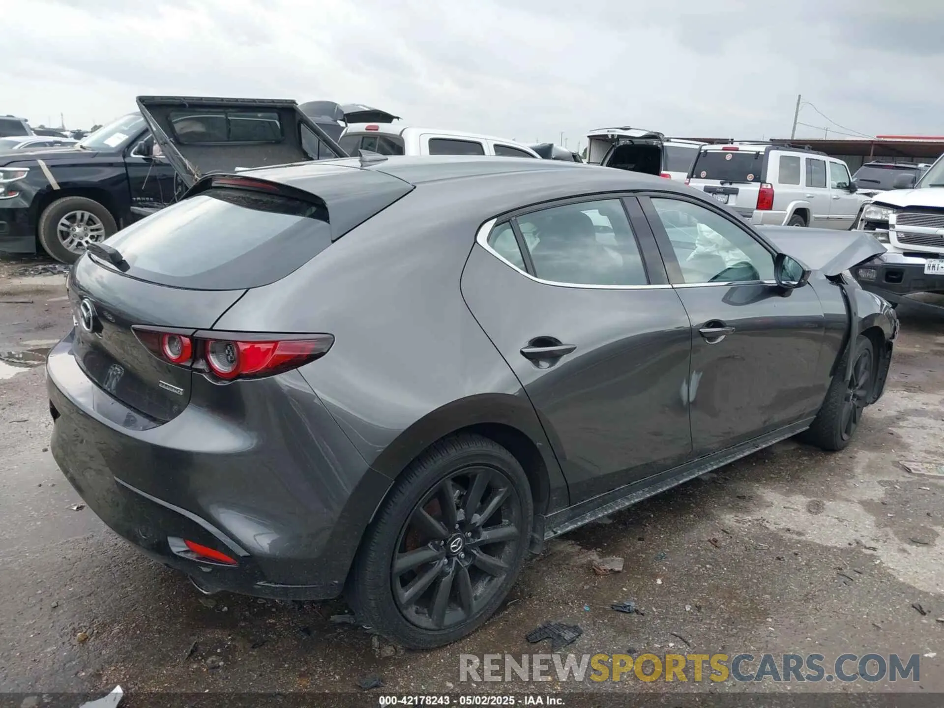 4 Photograph of a damaged car JM1BPAML1M1318708 MAZDA MAZDA3 2021