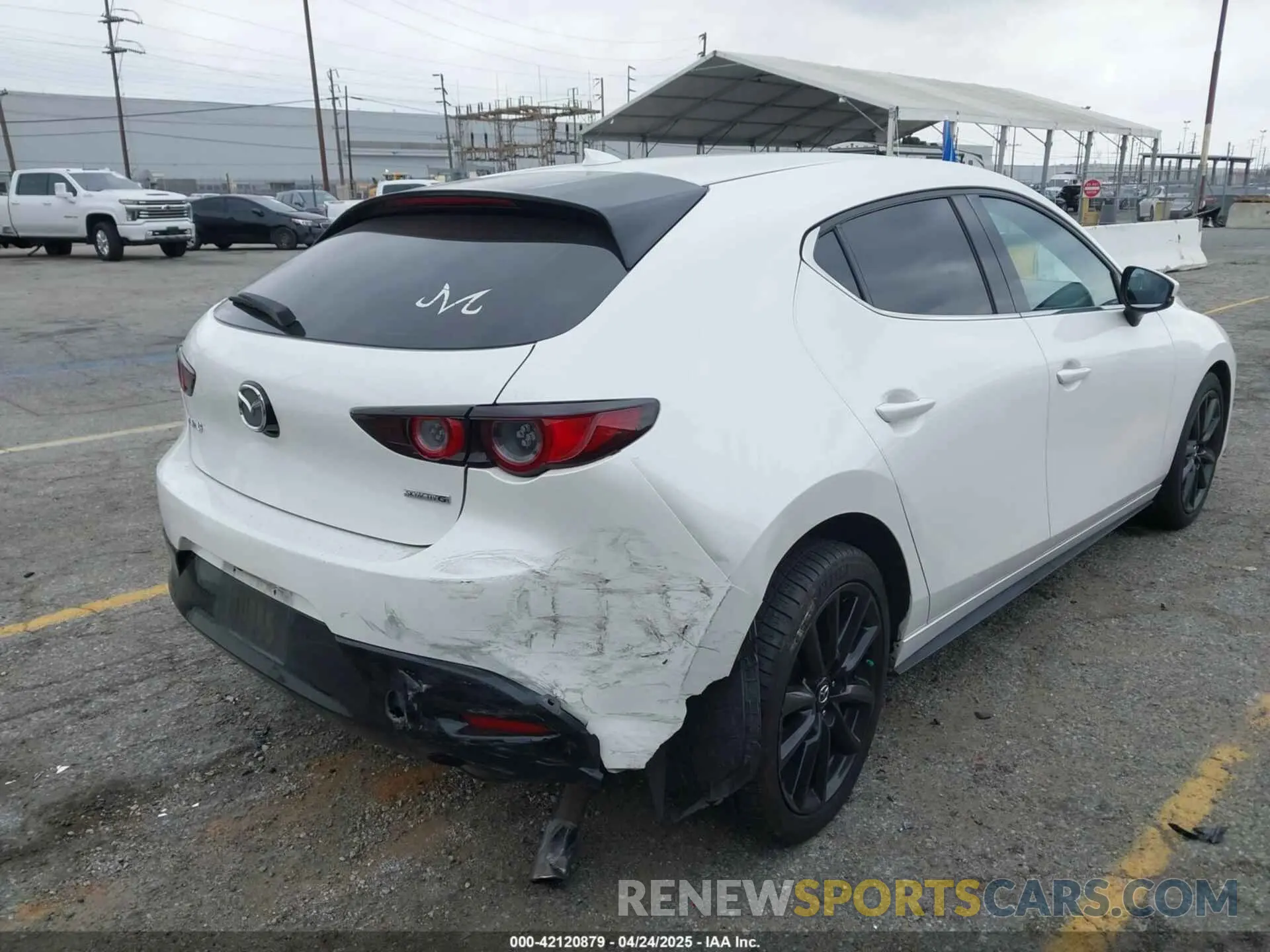 17 Photograph of a damaged car JM1BPAML3M1307029 MAZDA MAZDA3 2021