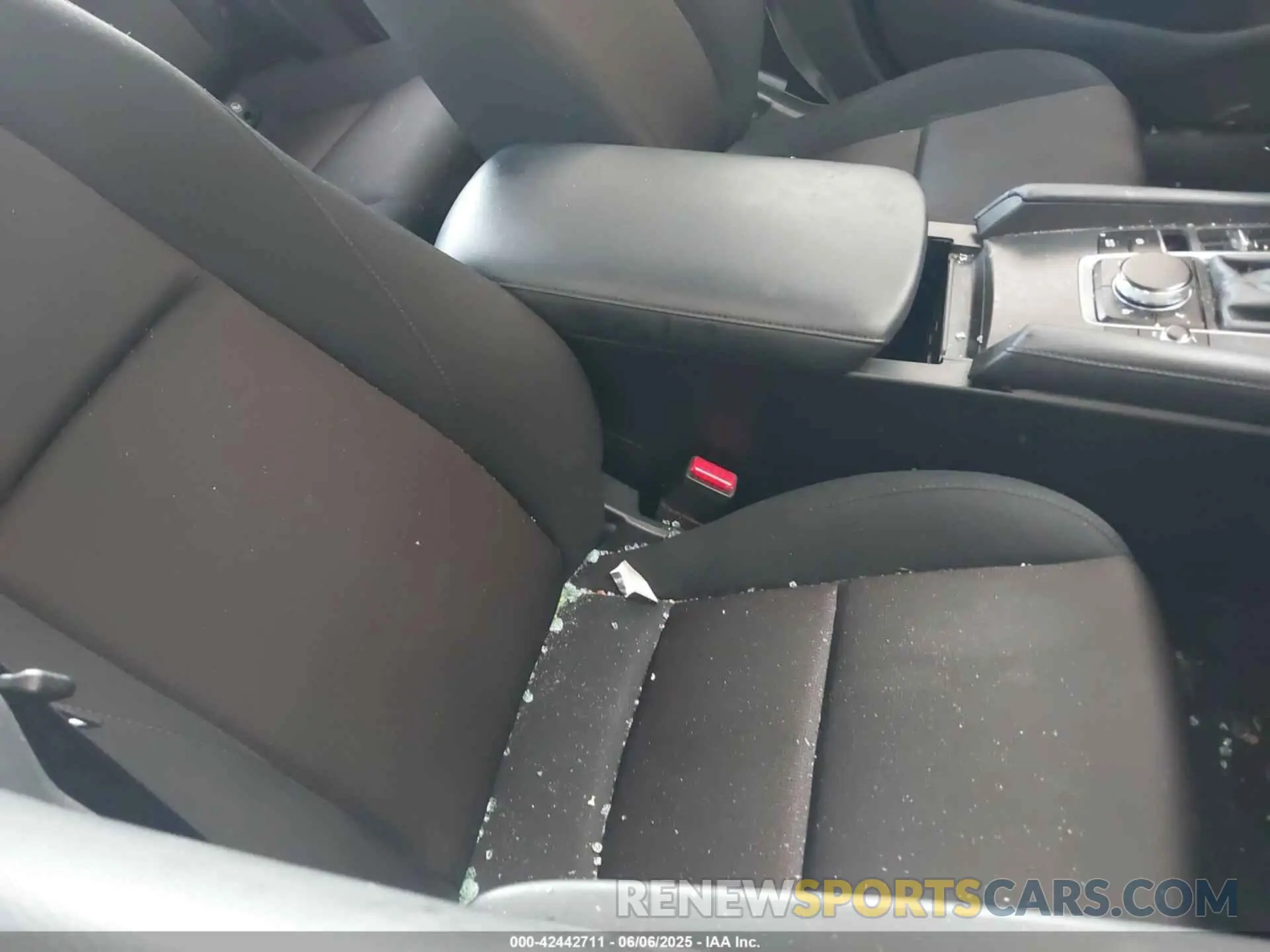 5 Photograph of a damaged car 3MZBPAA75NM311771 MAZDA MAZDA3 2022