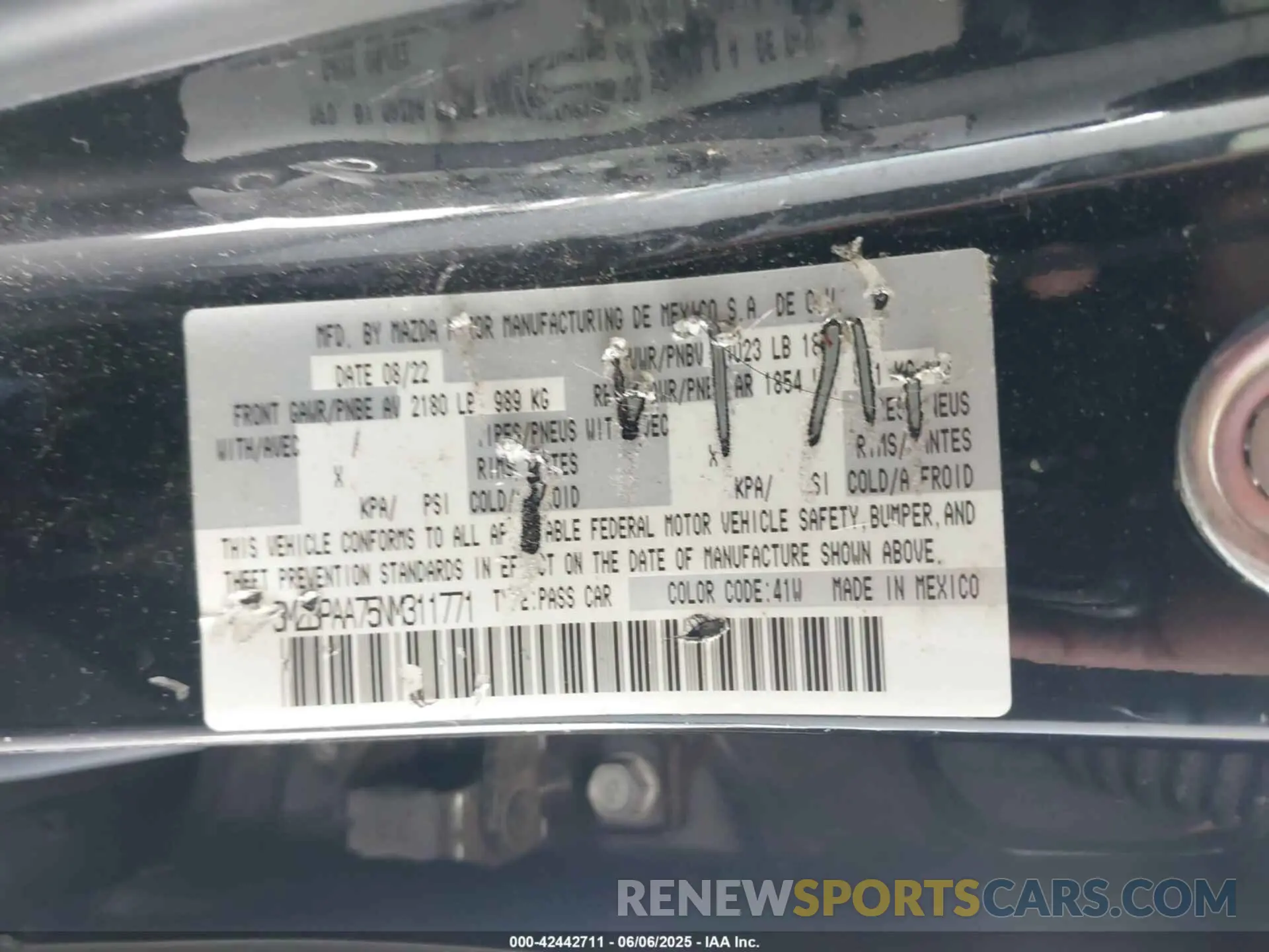 9 Photograph of a damaged car 3MZBPAA75NM311771 MAZDA MAZDA3 2022