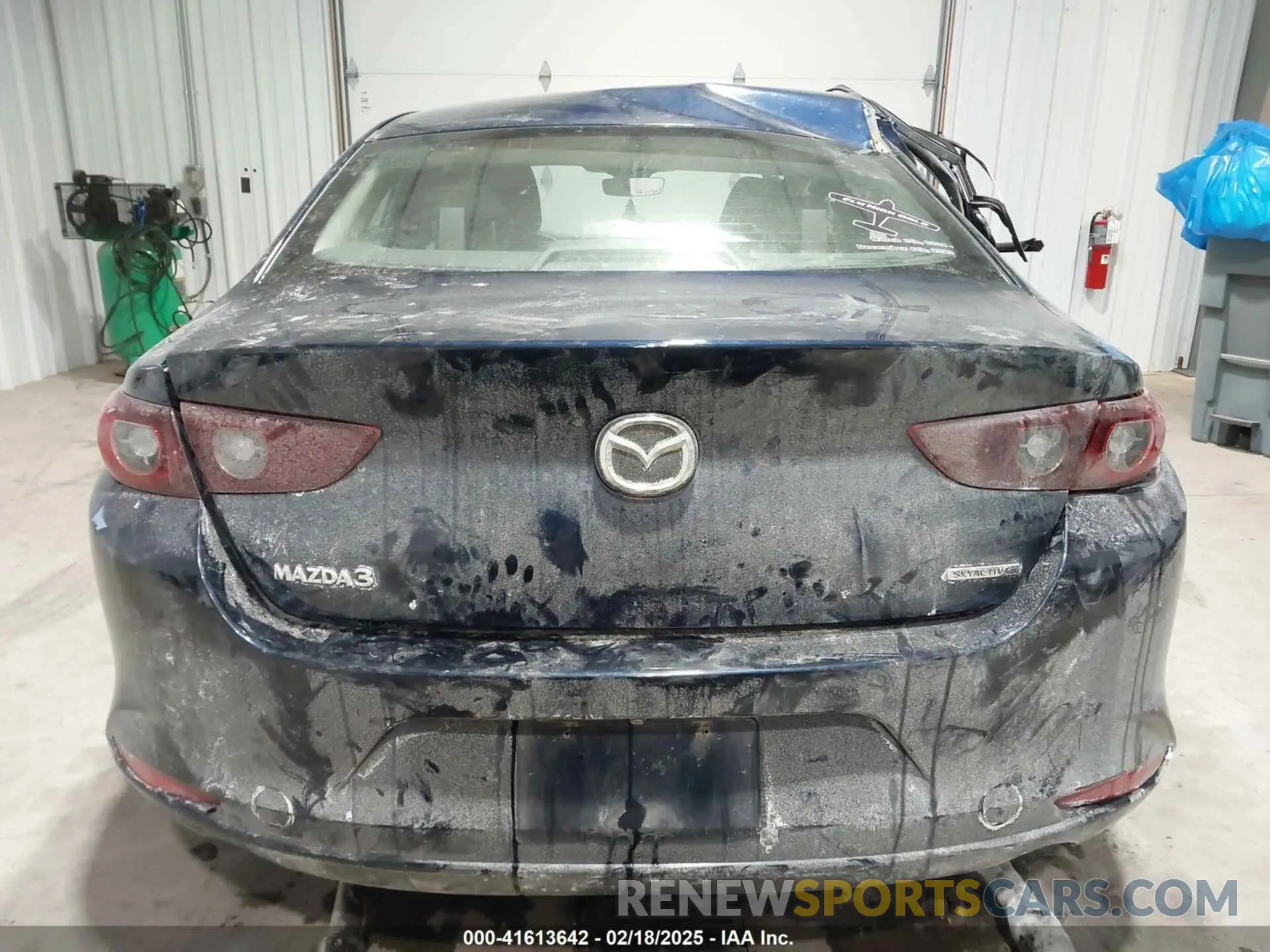 17 Photograph of a damaged car 3MZBPAAL2NM305231 MAZDA MAZDA3 2022
