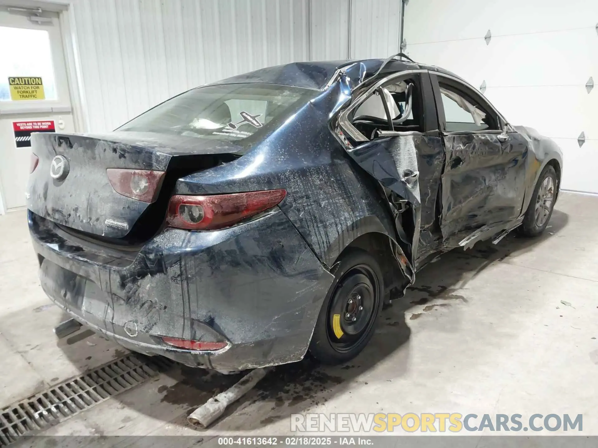 4 Photograph of a damaged car 3MZBPAAL2NM305231 MAZDA MAZDA3 2022