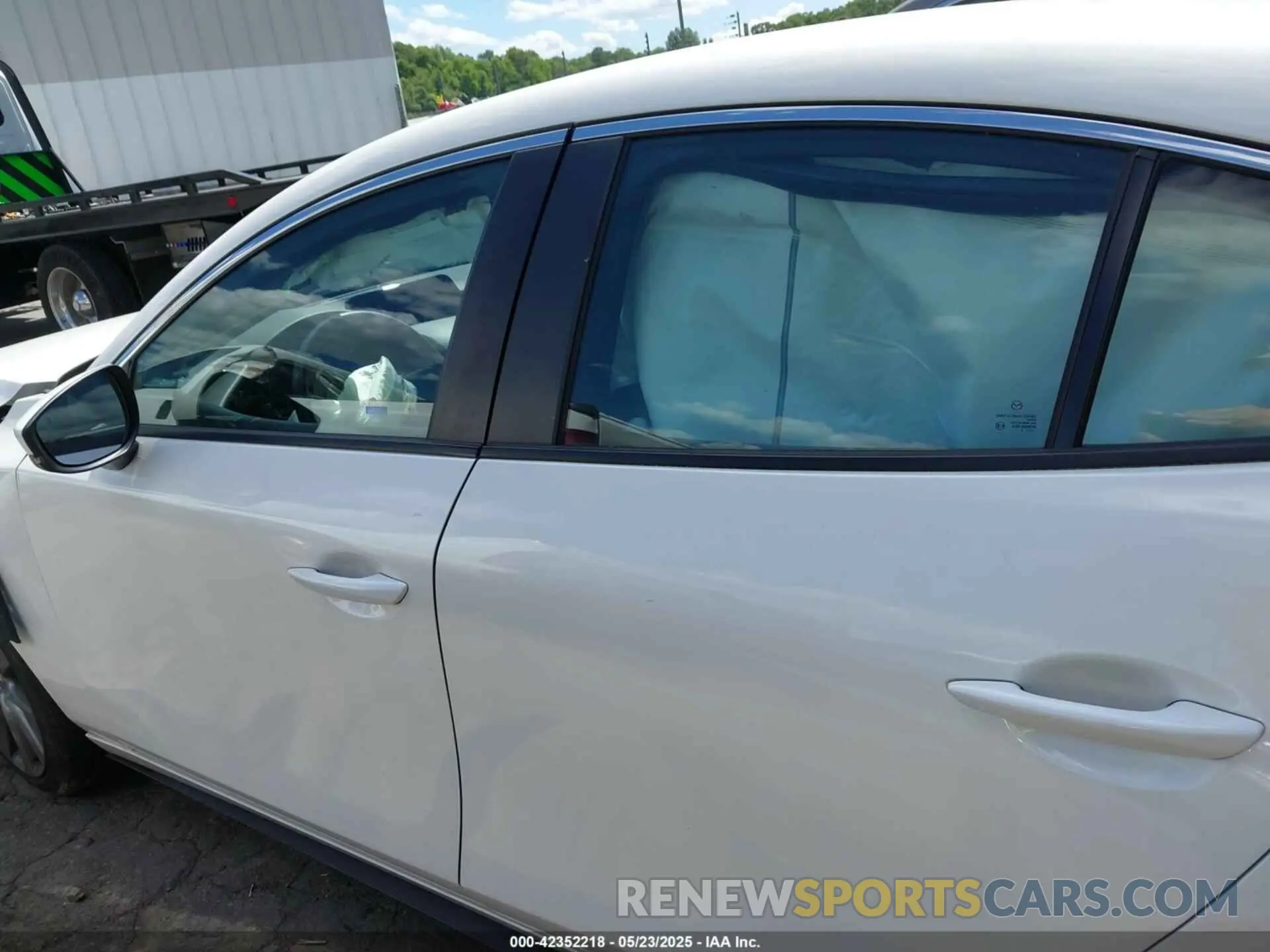 14 Photograph of a damaged car 3MZBPABL0NM313343 MAZDA MAZDA3 2022