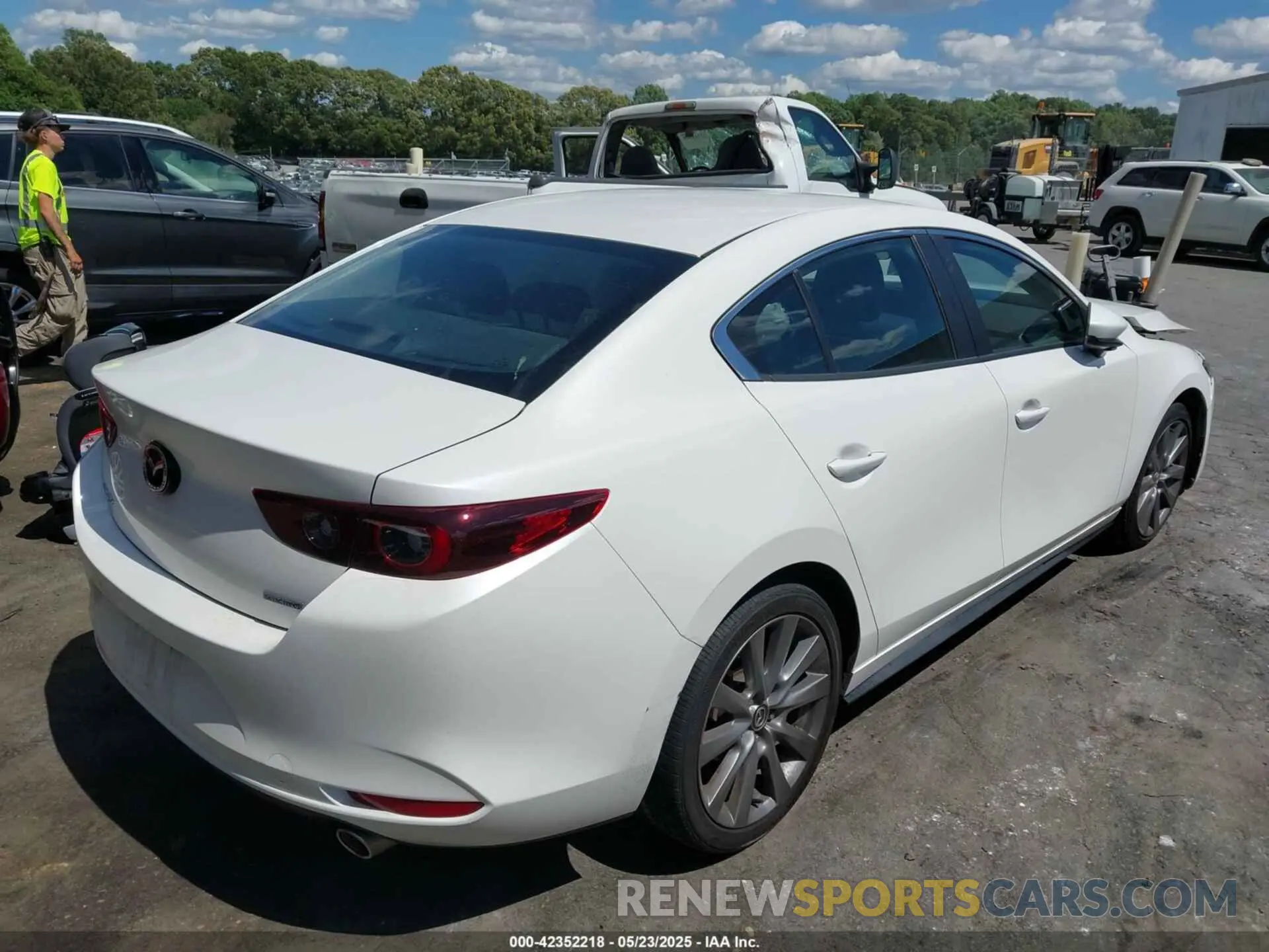 4 Photograph of a damaged car 3MZBPABL0NM313343 MAZDA MAZDA3 2022
