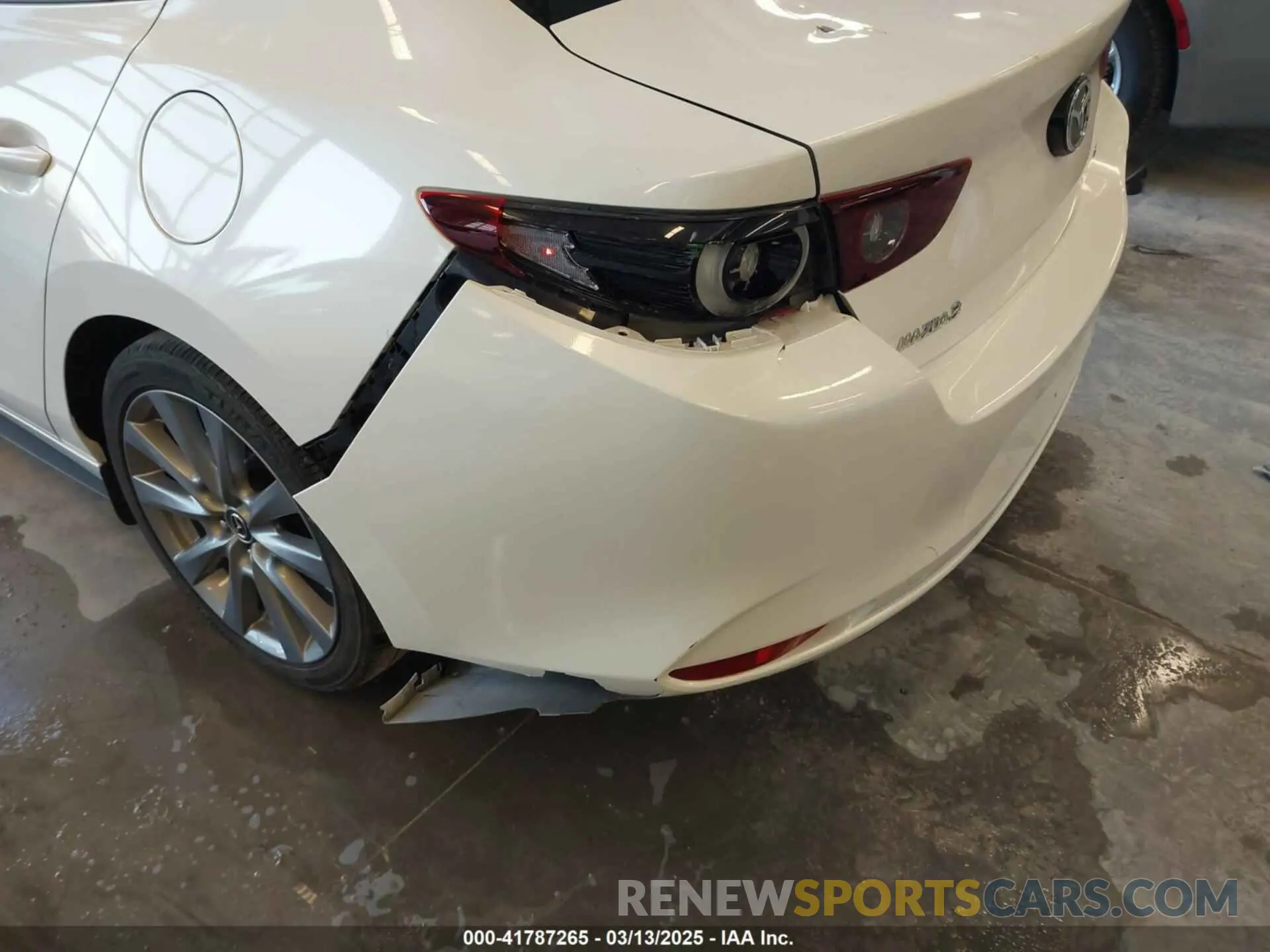 18 Photograph of a damaged car 3MZBPABL2NM313697 MAZDA MAZDA3 2022