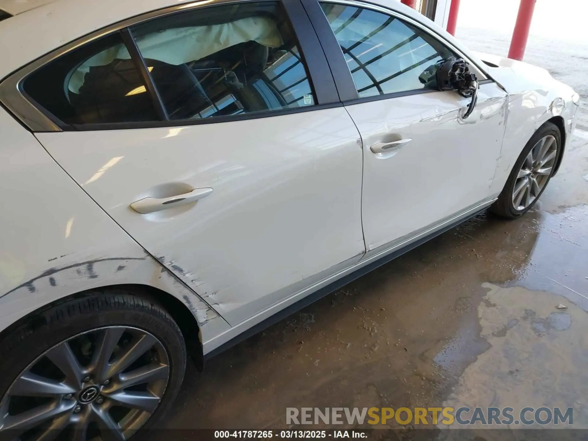 19 Photograph of a damaged car 3MZBPABL2NM313697 MAZDA MAZDA3 2022