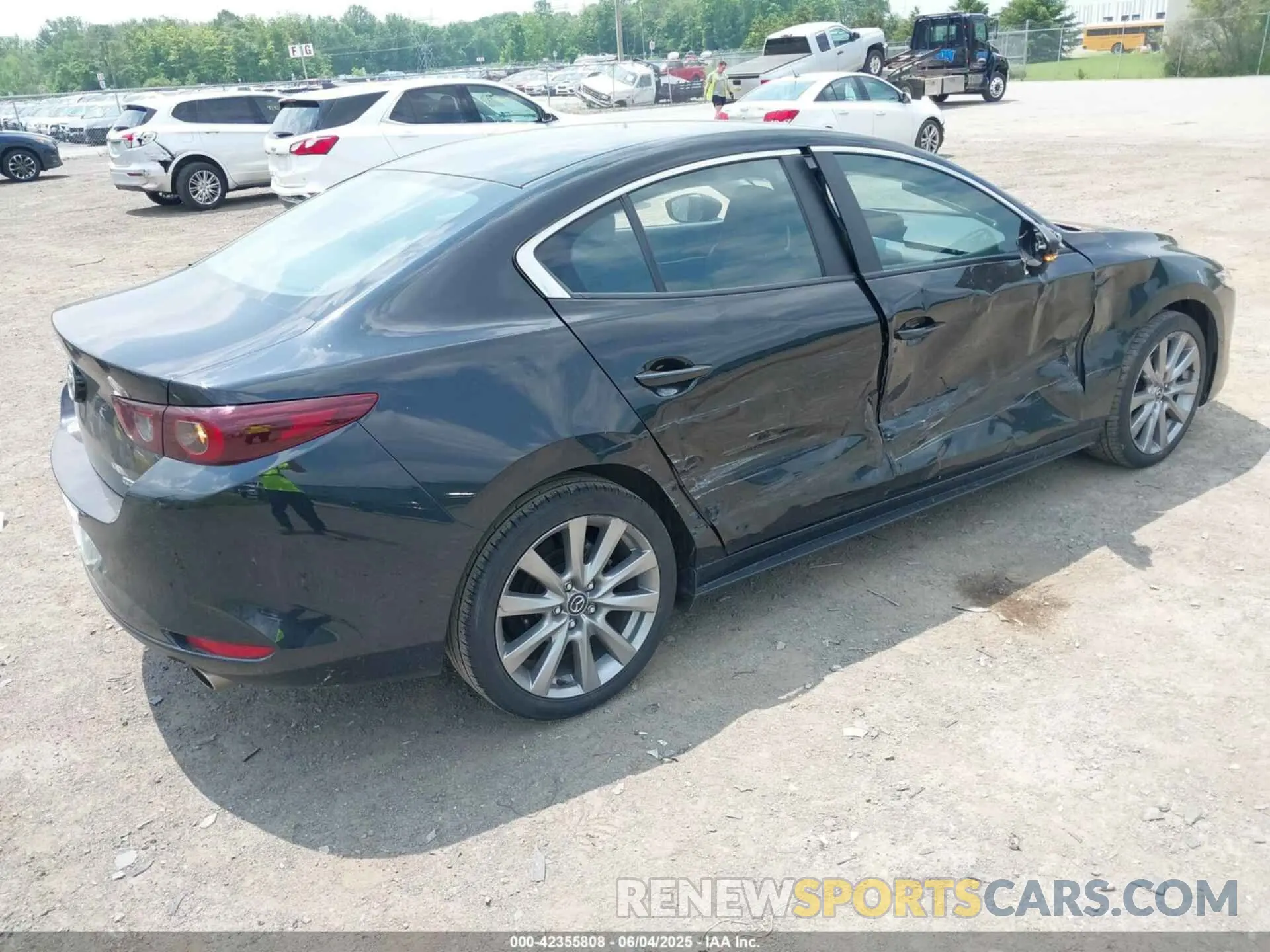 4 Photograph of a damaged car 3MZBPABL7NM309659 MAZDA MAZDA3 2022
