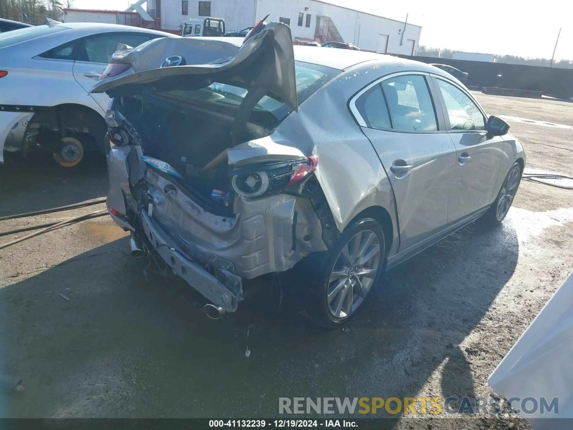 4 Photograph of a damaged car 3MZBPACL5NM314762 MAZDA MAZDA3 2022