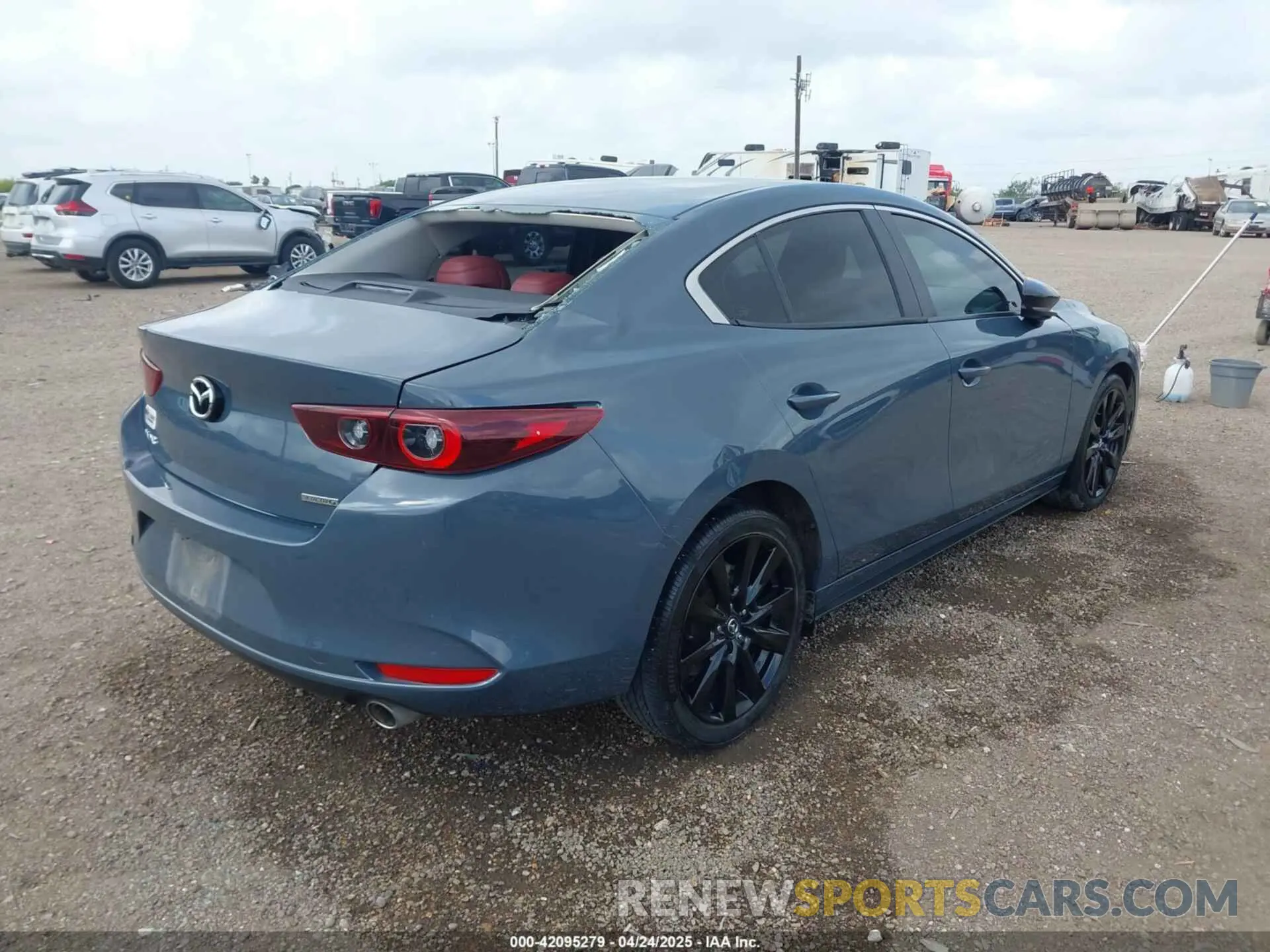 4 Photograph of a damaged car 3MZBPACL7NM313242 MAZDA MAZDA3 2022