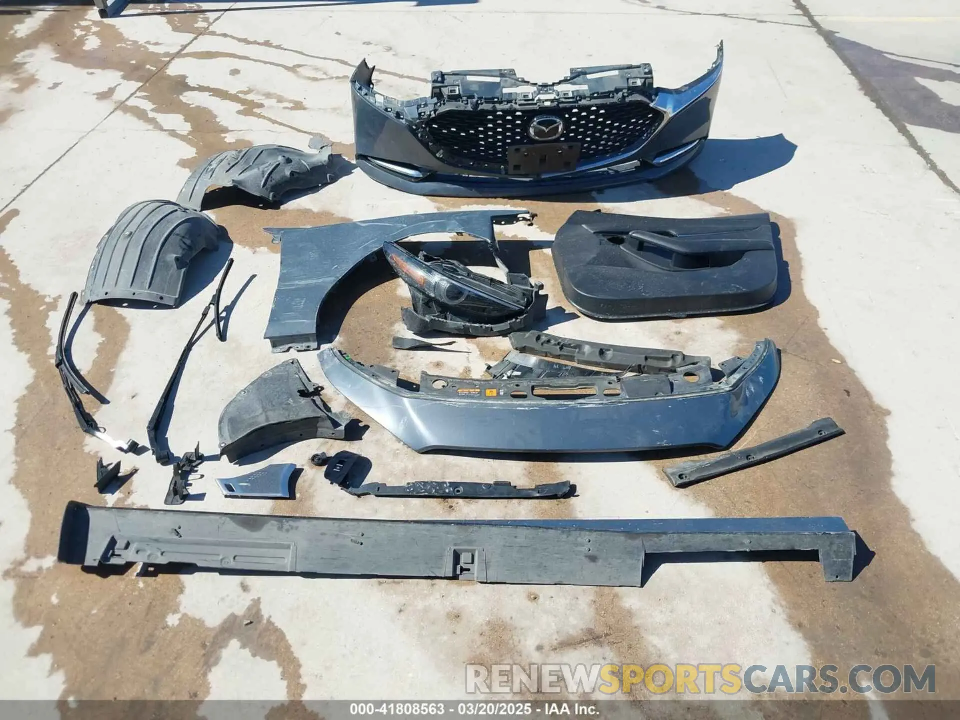12 Photograph of a damaged car 3MZBPBAY8NM308426 MAZDA MAZDA3 2022