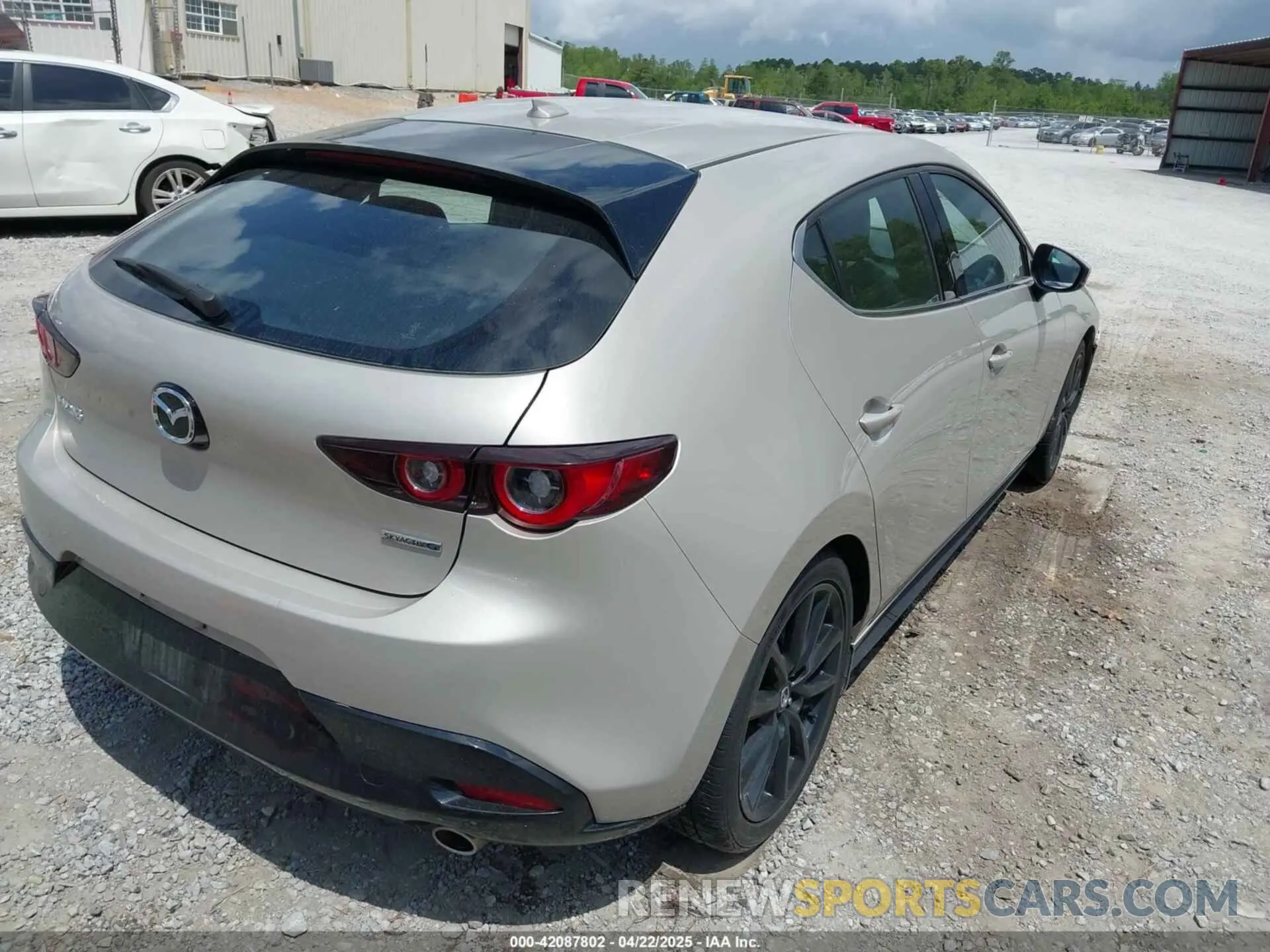 4 Photograph of a damaged car JM1BPAML5N1507556 MAZDA MAZDA3 2022