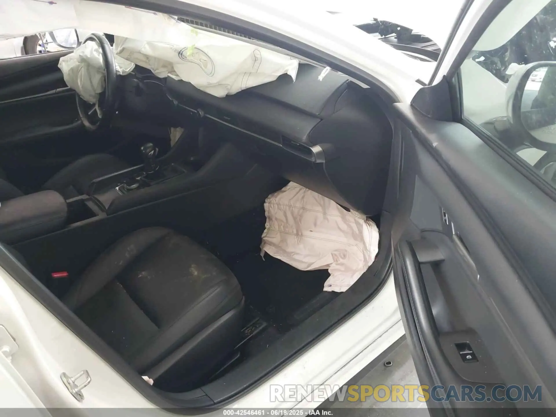 5 Photograph of a damaged car 3MZBPABM1PM383204 MAZDA MAZDA3 2023