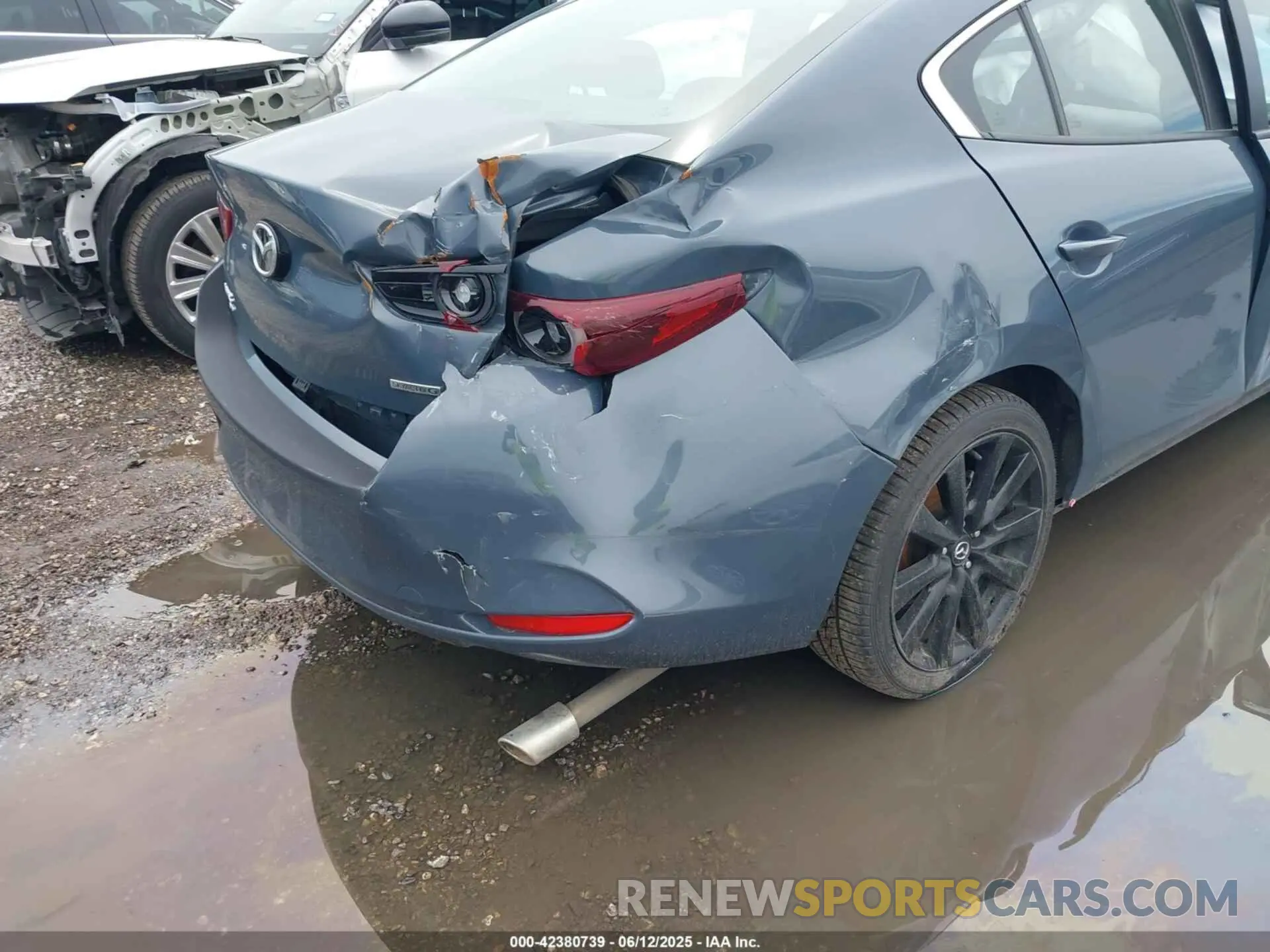 17 Photograph of a damaged car 3MZBPBCM6PM360201 MAZDA MAZDA3 2023