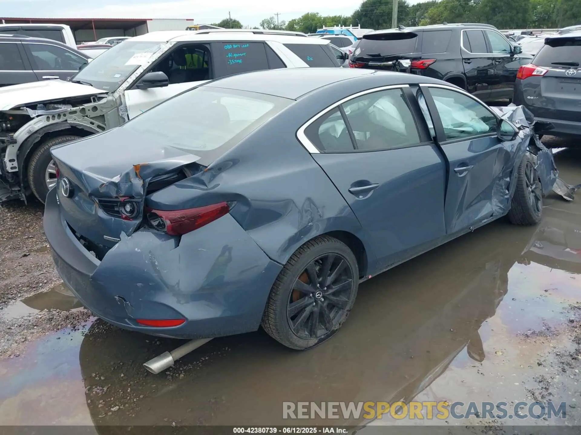 4 Photograph of a damaged car 3MZBPBCM6PM360201 MAZDA MAZDA3 2023