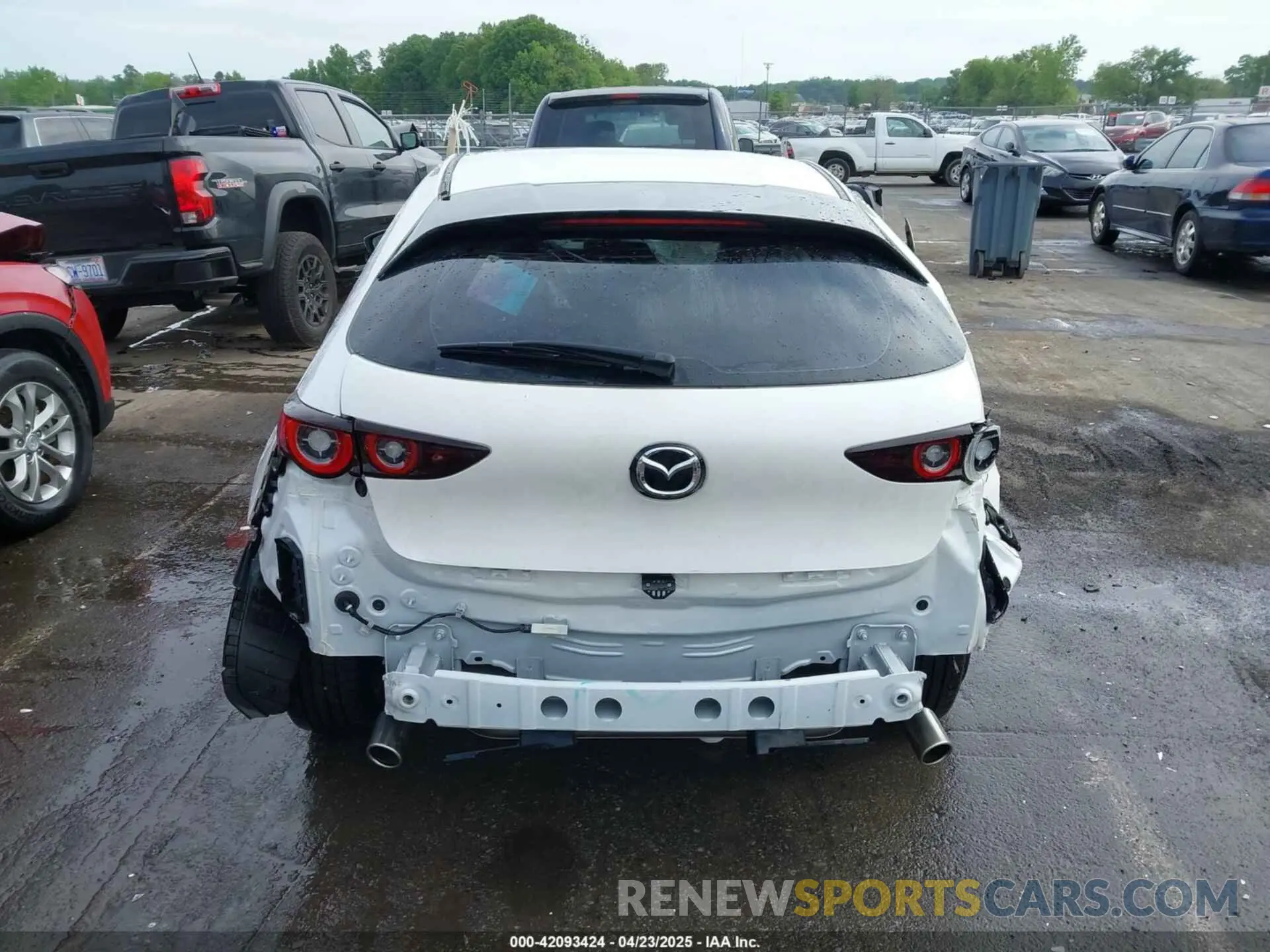 17 Photograph of a damaged car JM1BPAKM9P1604211 MAZDA MAZDA3 2023
