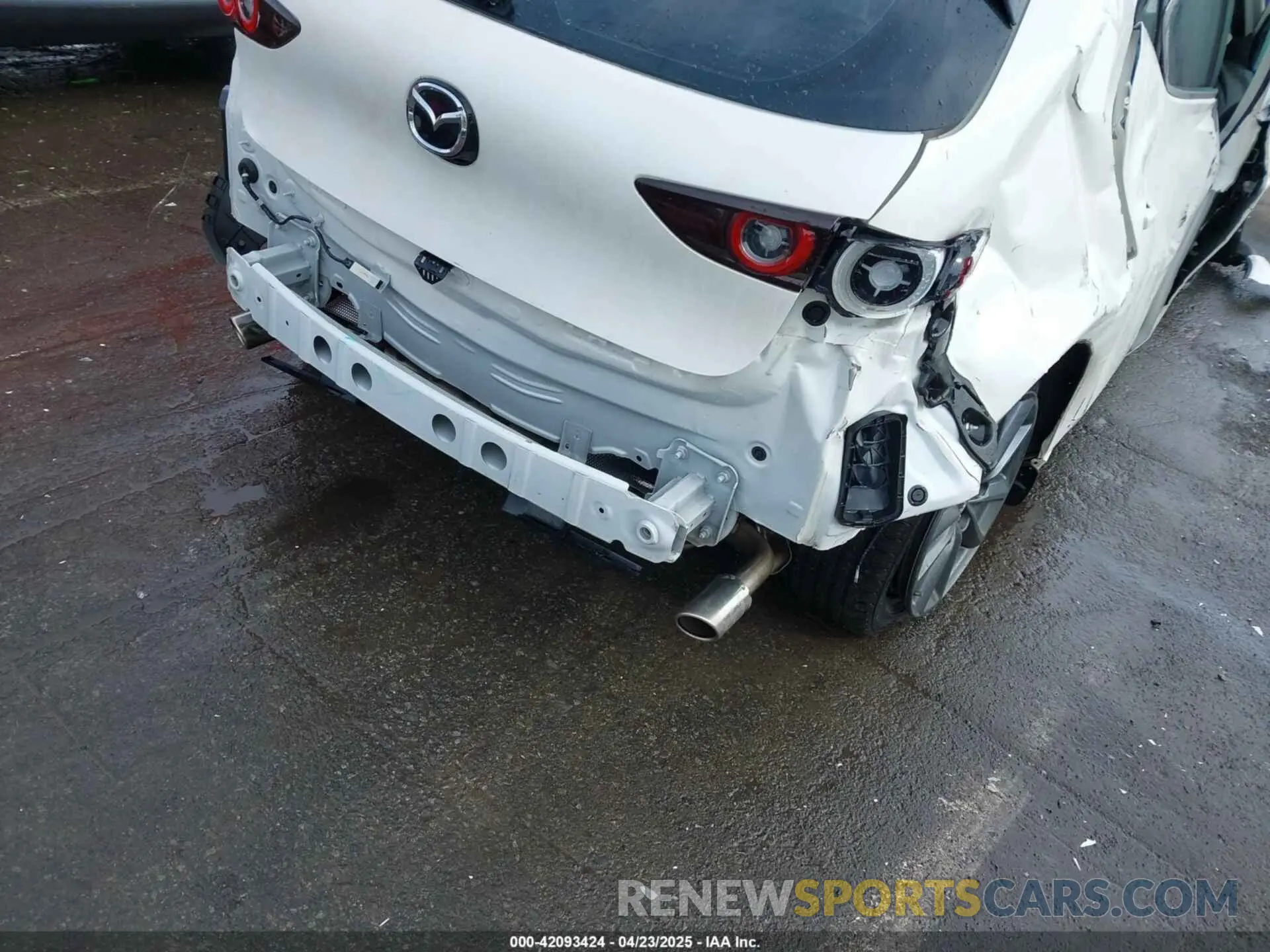 21 Photograph of a damaged car JM1BPAKM9P1604211 MAZDA MAZDA3 2023