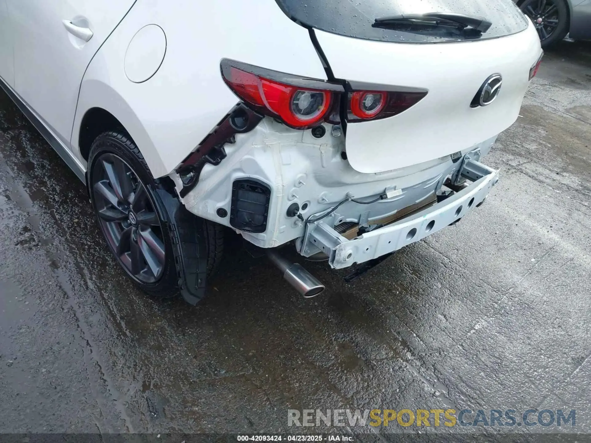 22 Photograph of a damaged car JM1BPAKM9P1604211 MAZDA MAZDA3 2023