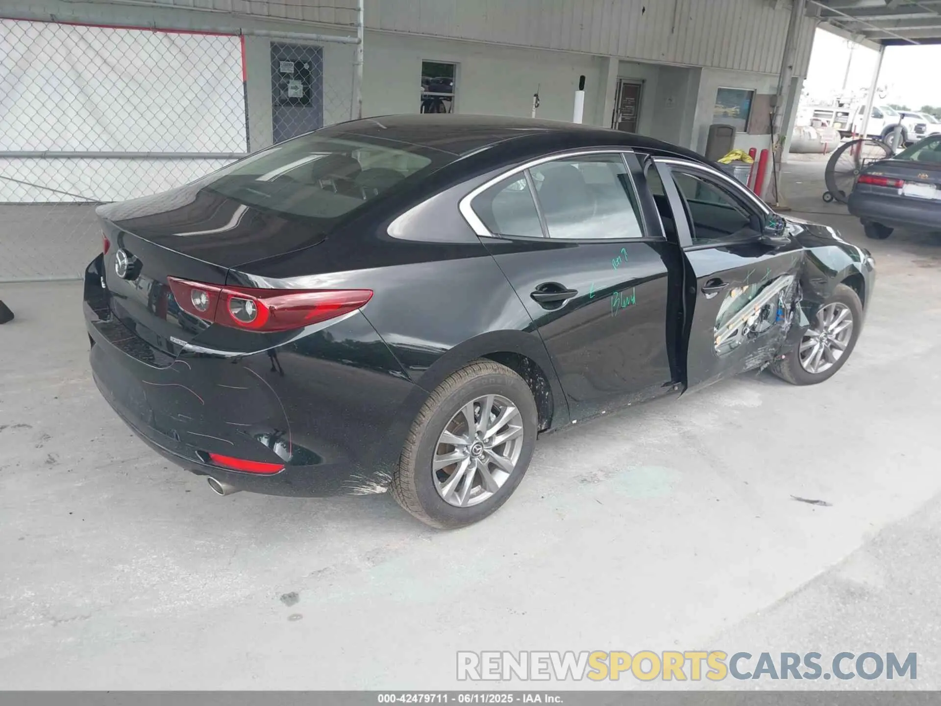 4 Photograph of a damaged car 3MZBPAAM3RM419608 MAZDA MAZDA3 2024