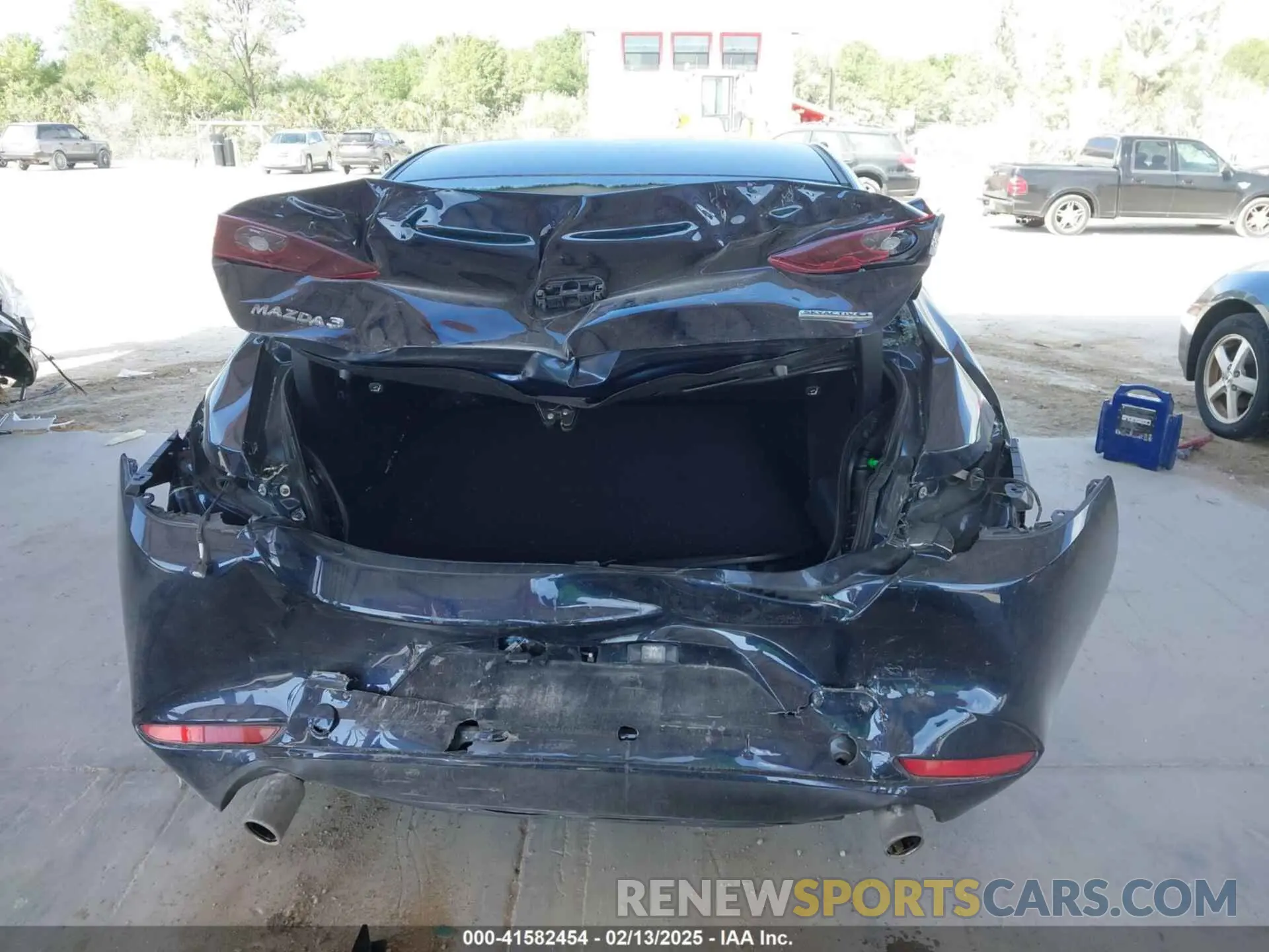17 Photograph of a damaged car 3MZBPAAM4RM423330 MAZDA MAZDA3 2024