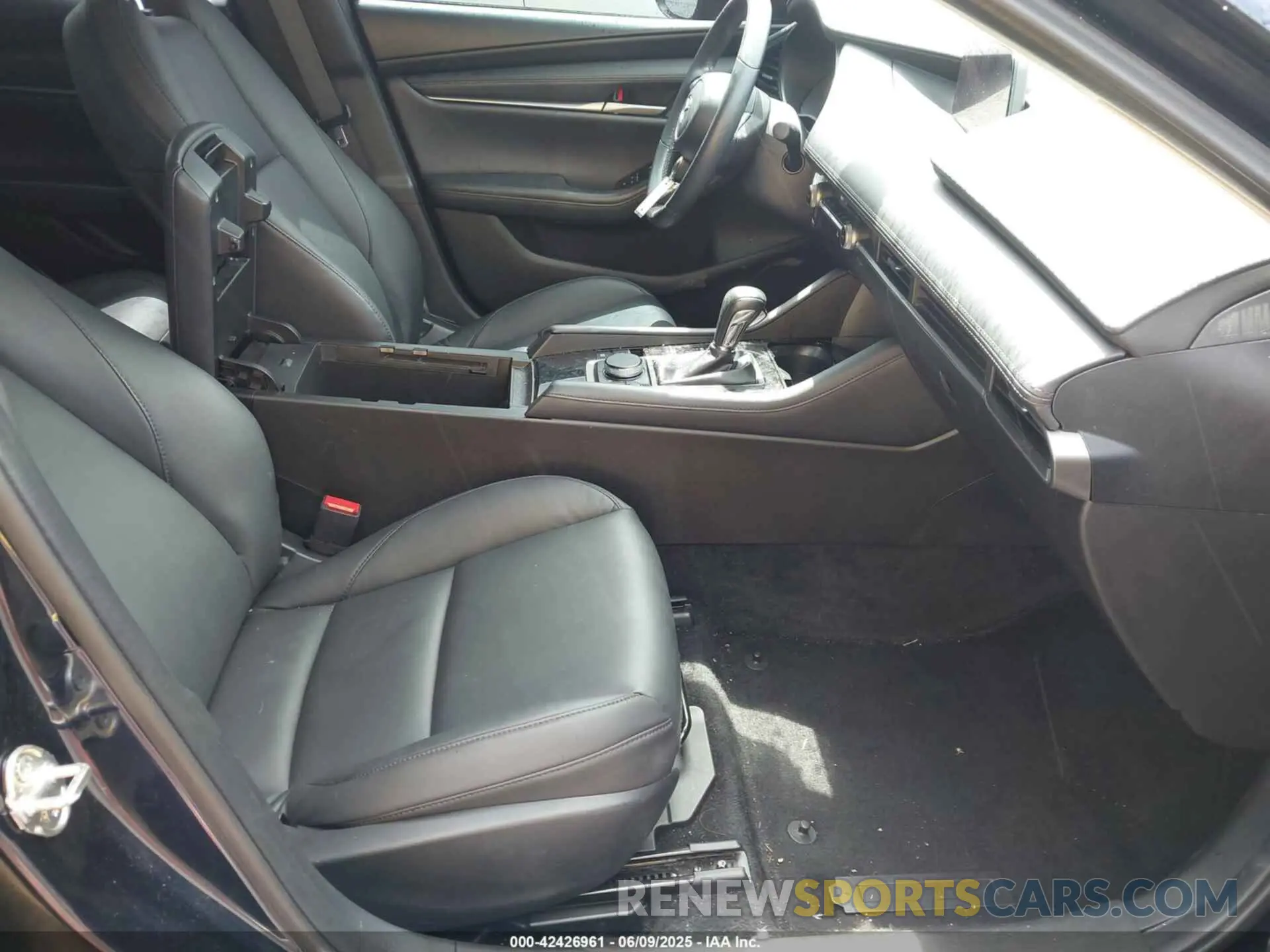 5 Photograph of a damaged car 3MZBPABMXRM401895 MAZDA MAZDA3 2024